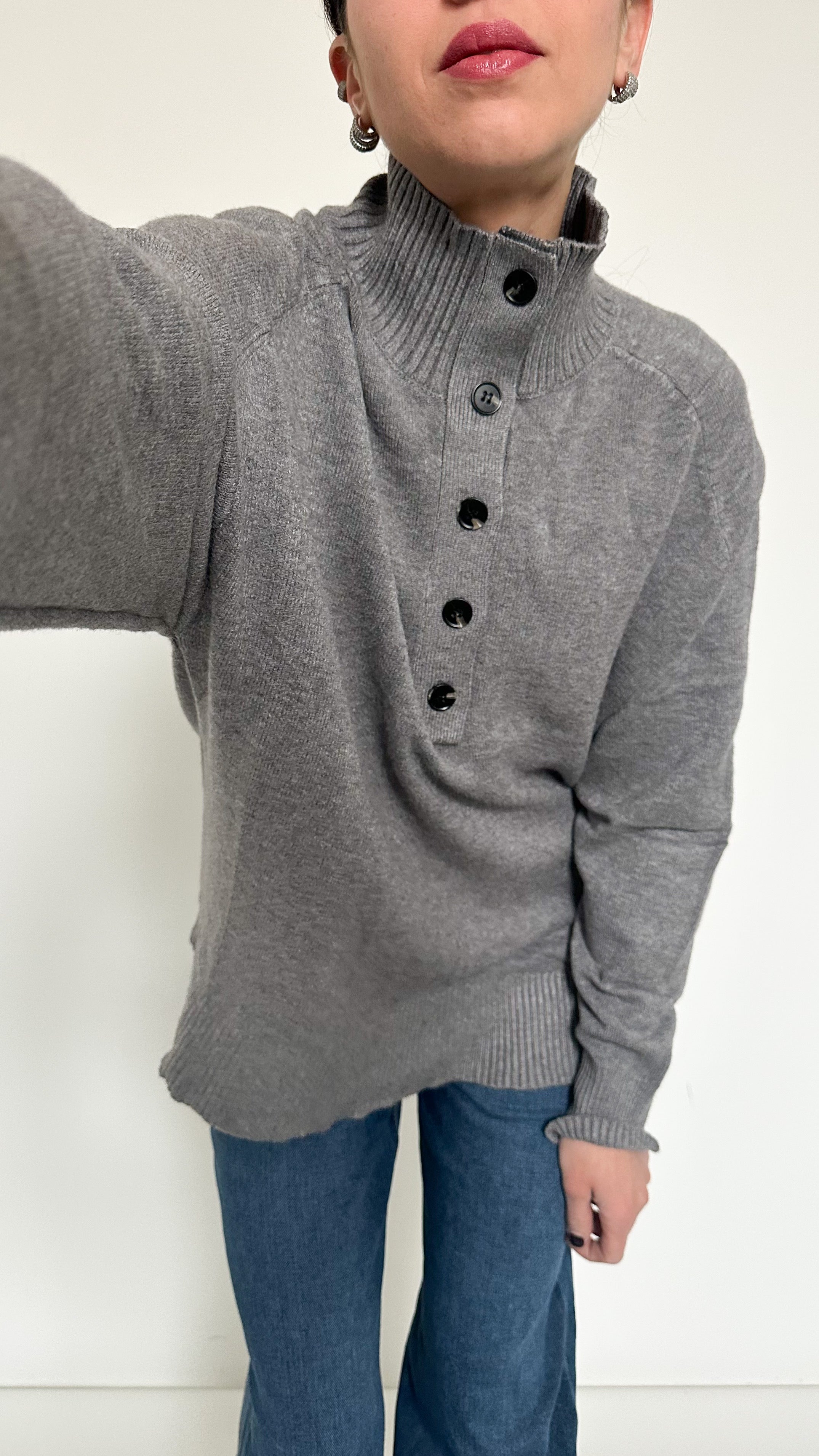 Pull Grigio Con Bottoni