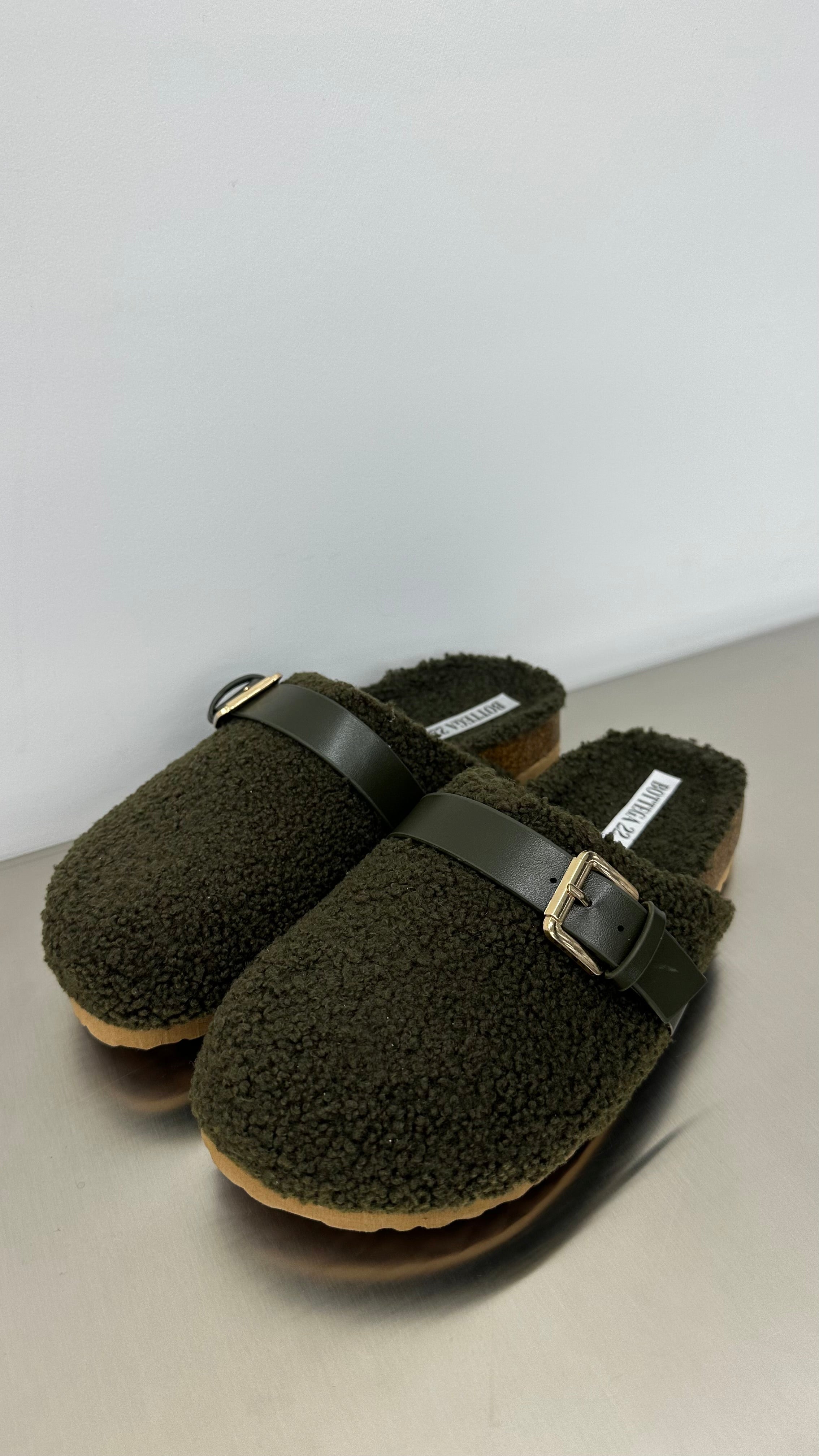 Slippers con Fibbia