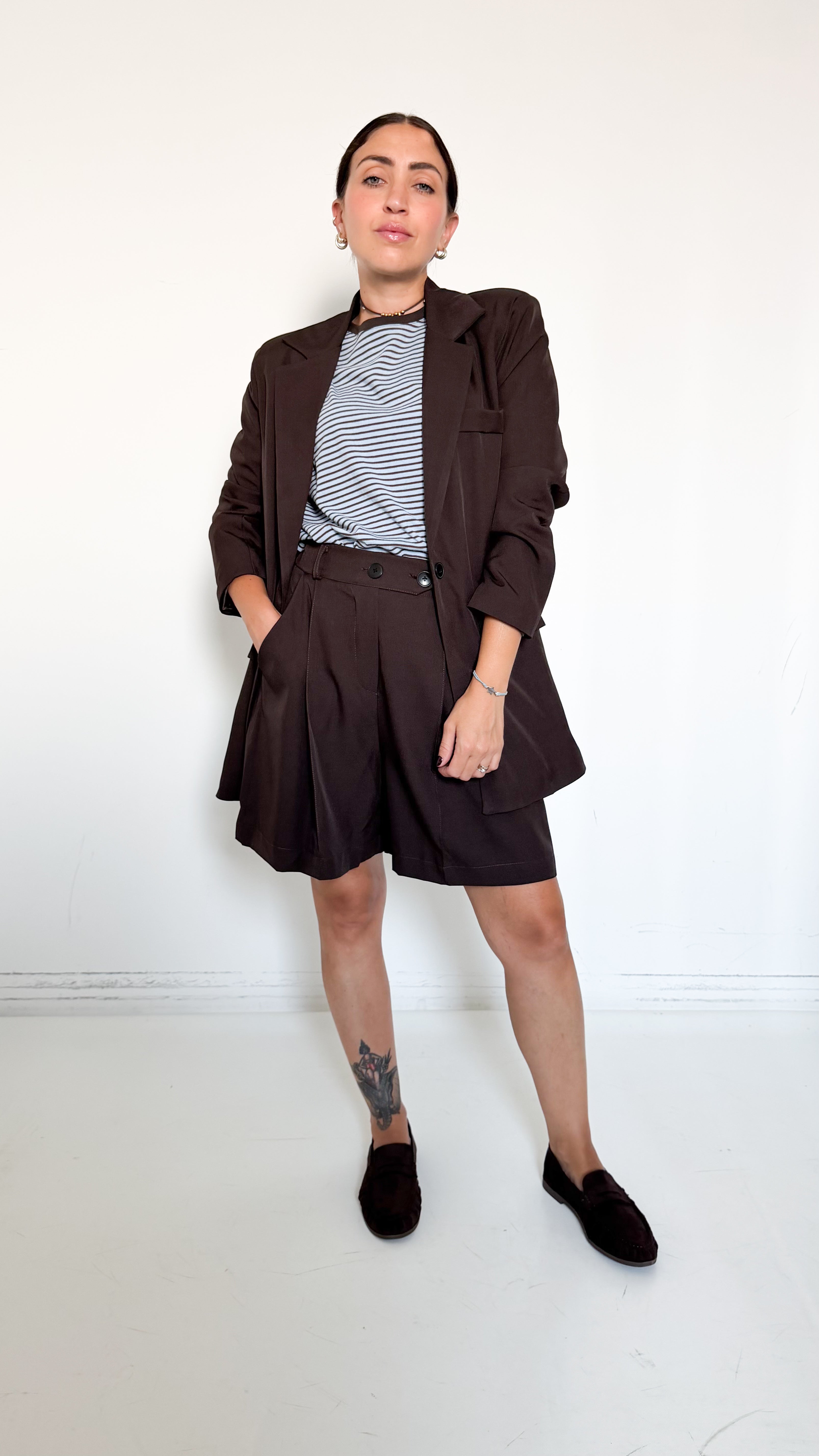 Tailleur Marrone Con Bermuda