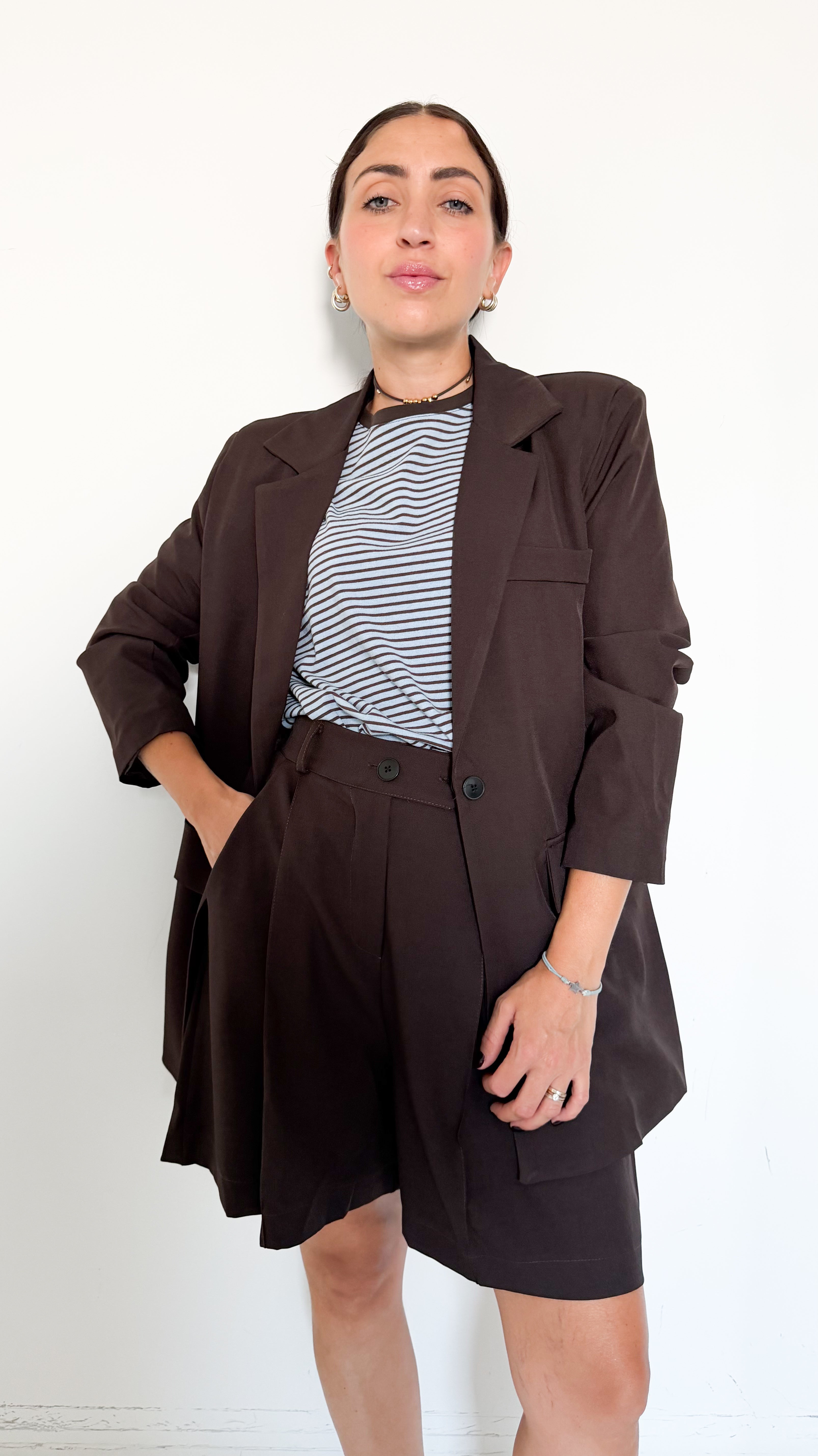 Tailleur Marrone Con Bermuda
