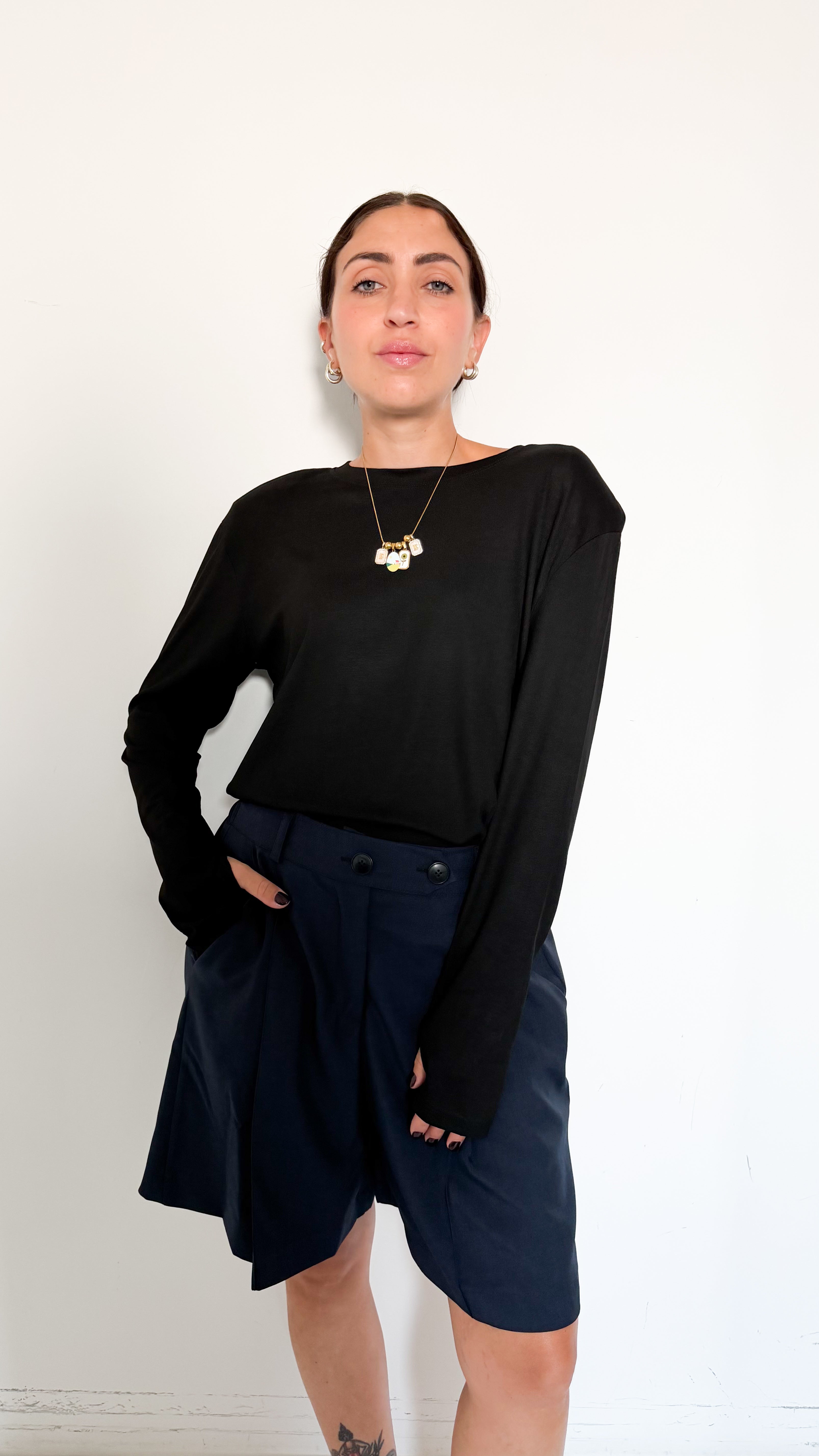 Maglia Nera Con Spalline Manica a Guanto