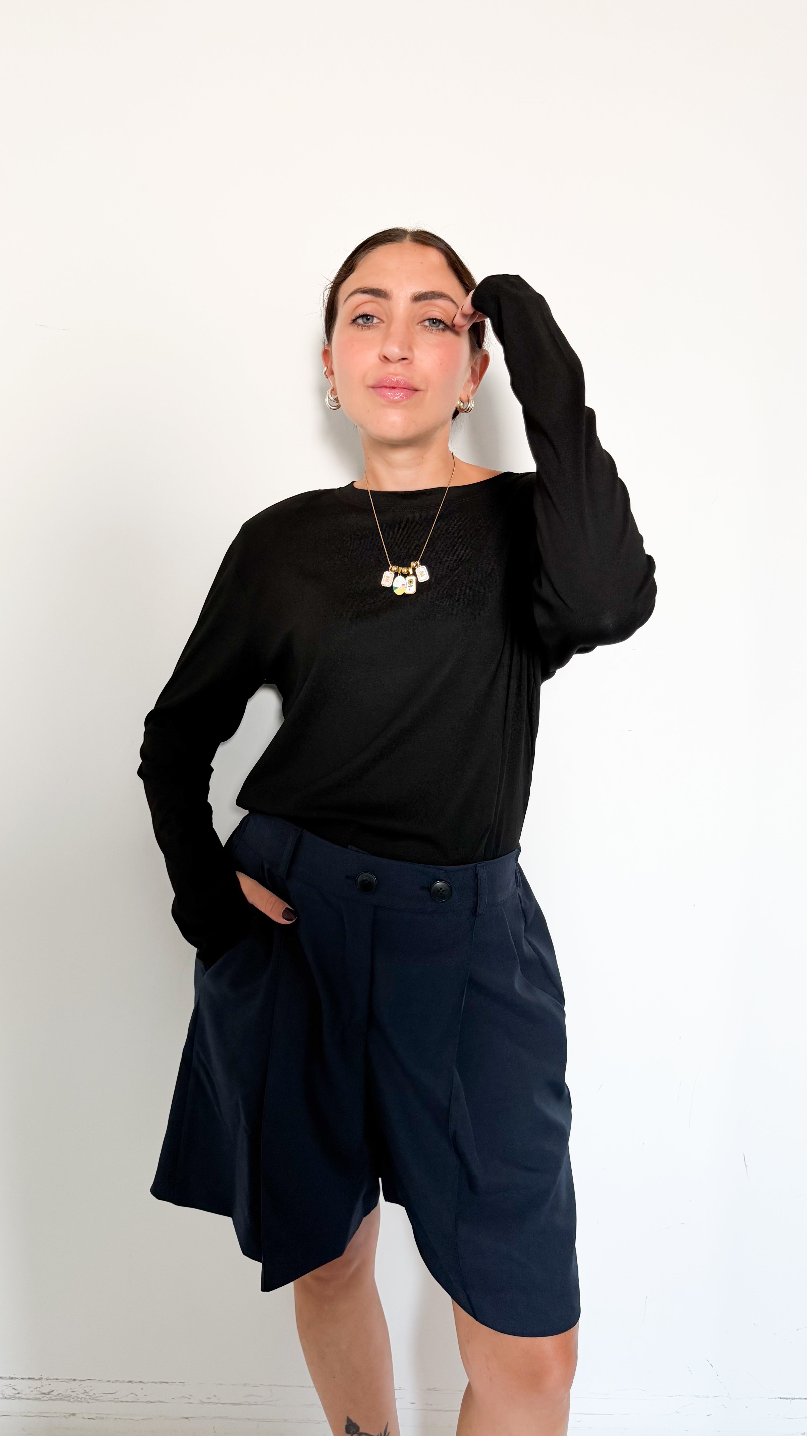 Maglia Nera Con Spalline Manica a Guanto