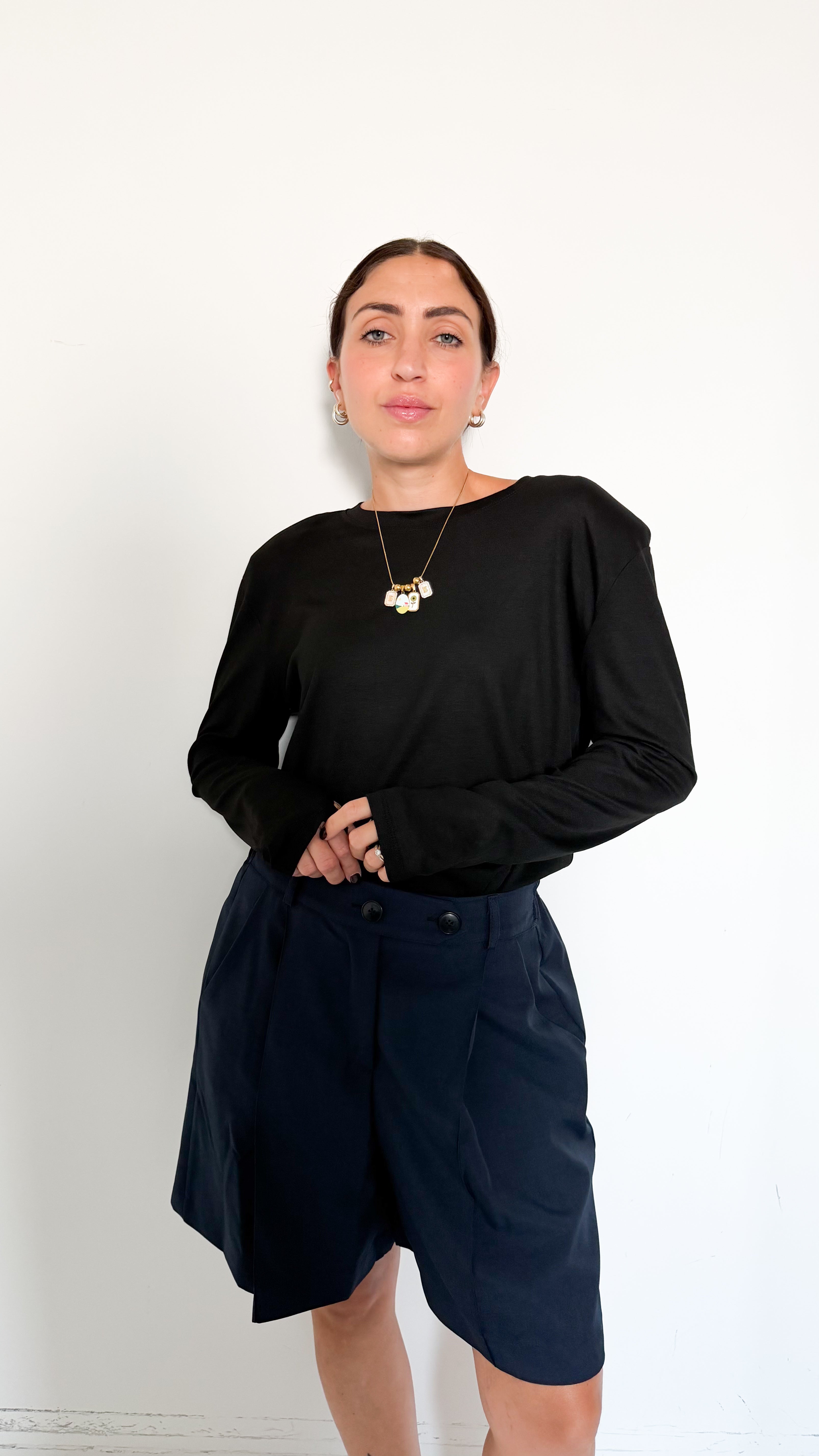 Maglia Nera Con Spalline Manica a Guanto