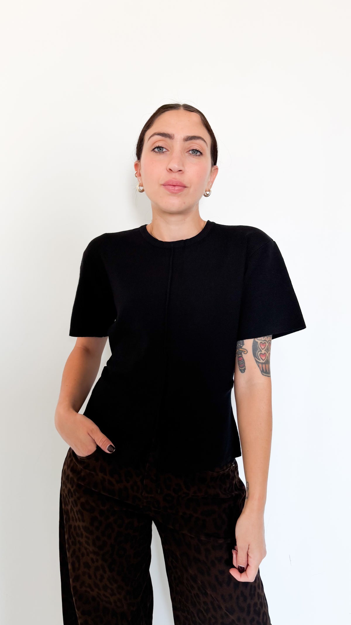 Maglia Nera Mezza Manica Con Dettagli
