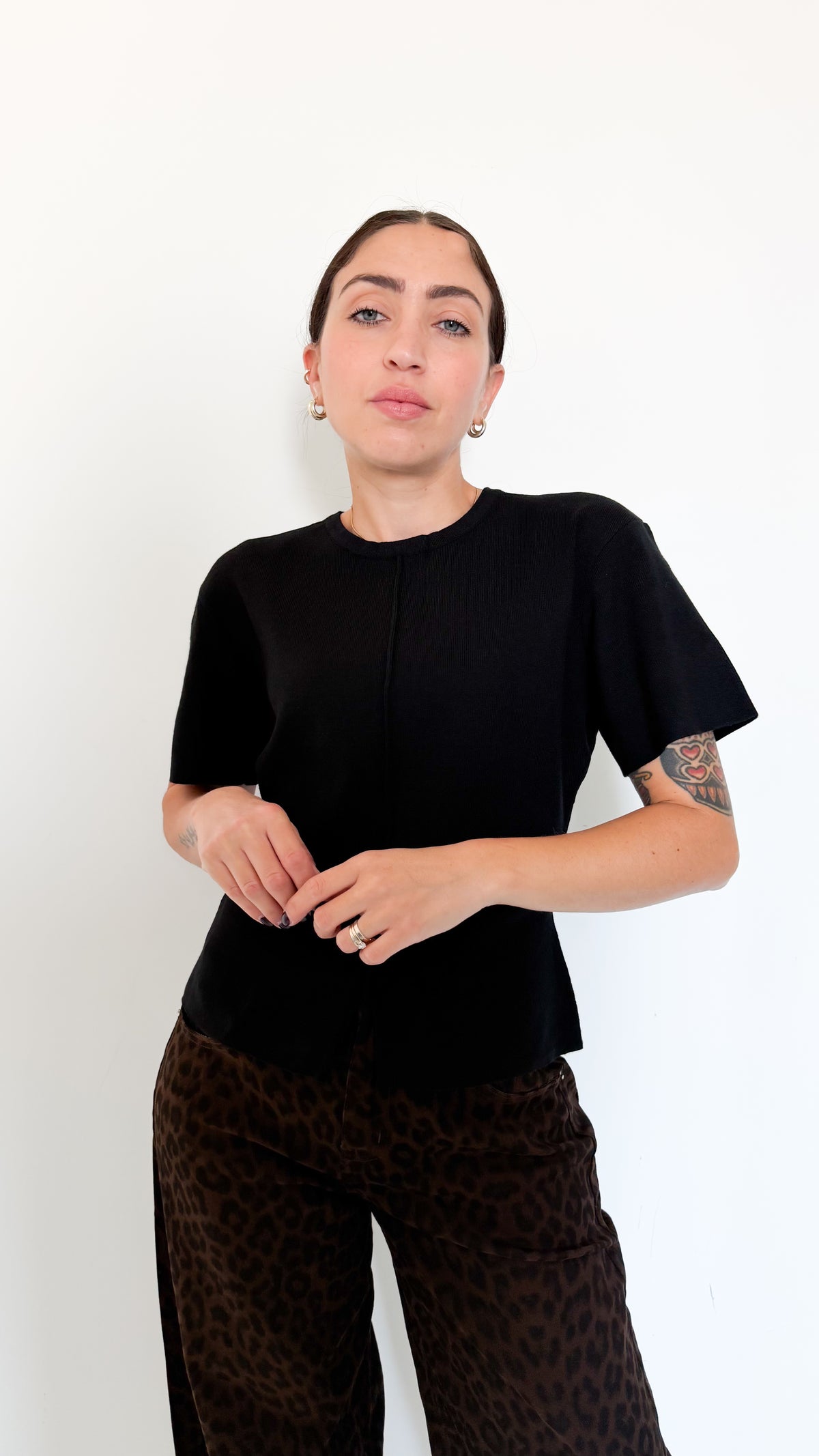 Maglia Nera Mezza Manica Con Dettagli
