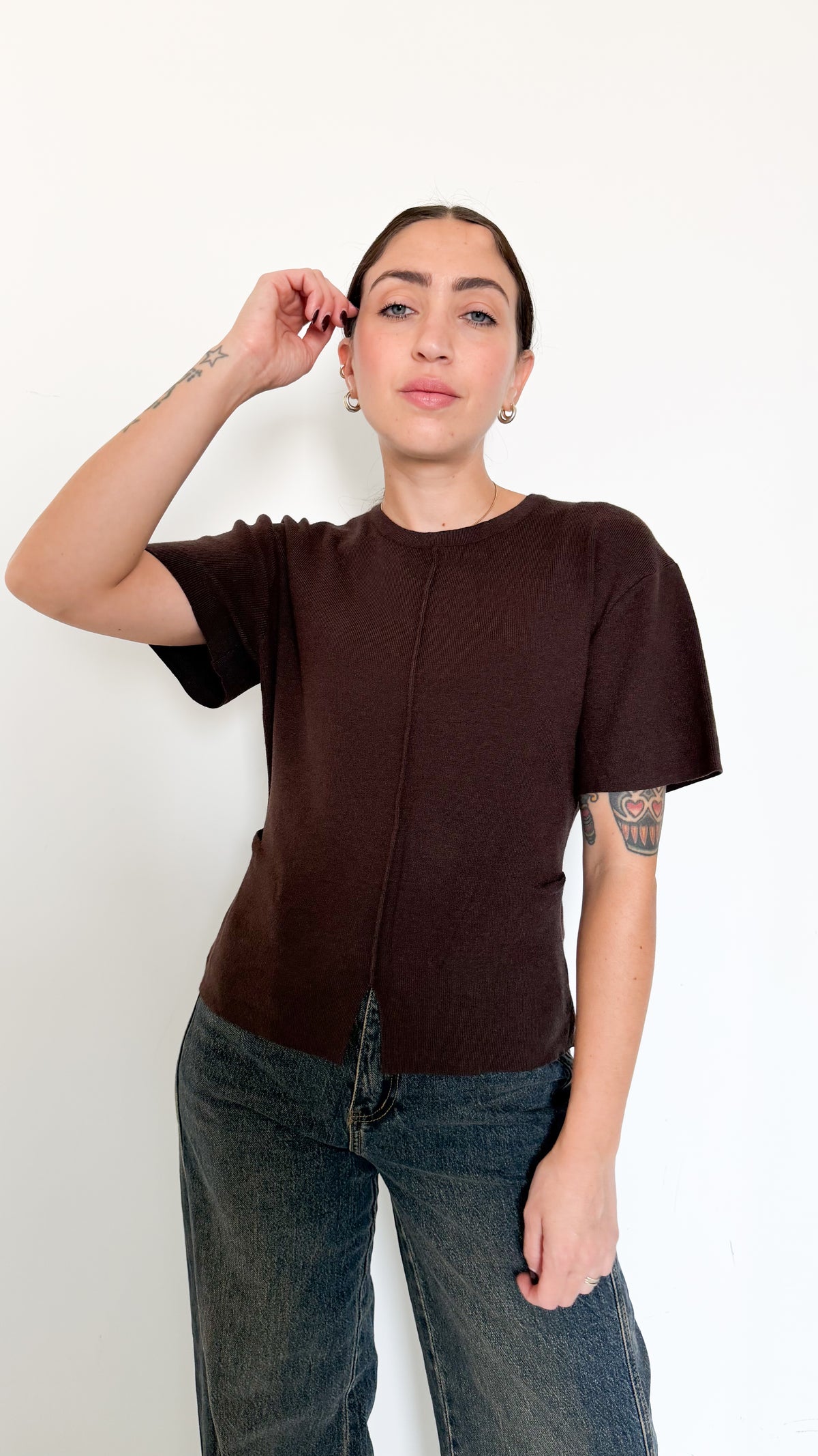 Maglia Marrone Mezza Manica Con Dettagli