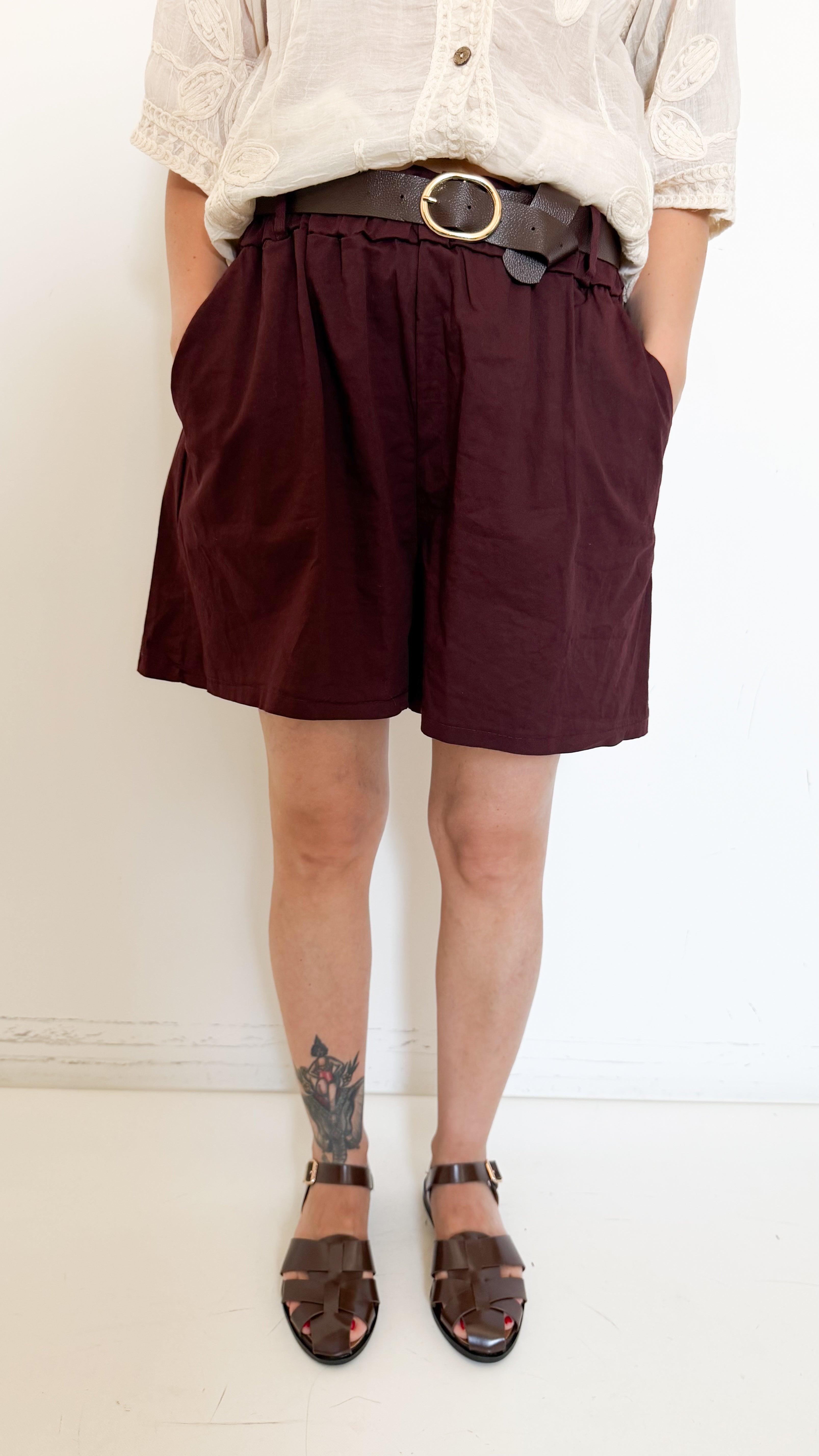 Bermuda Bordeaux Con Cintura