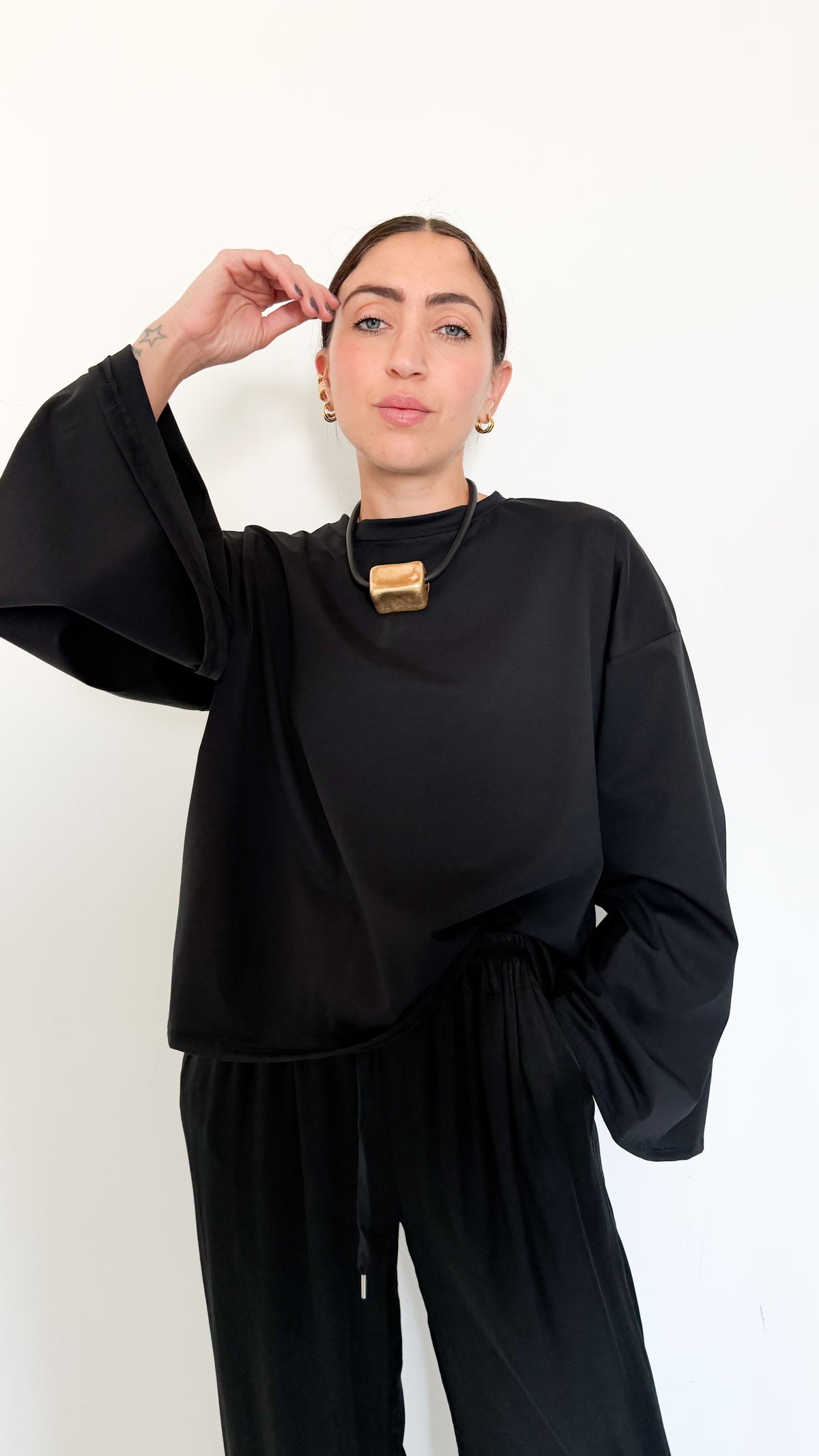Maglia Nera Manica A Campana