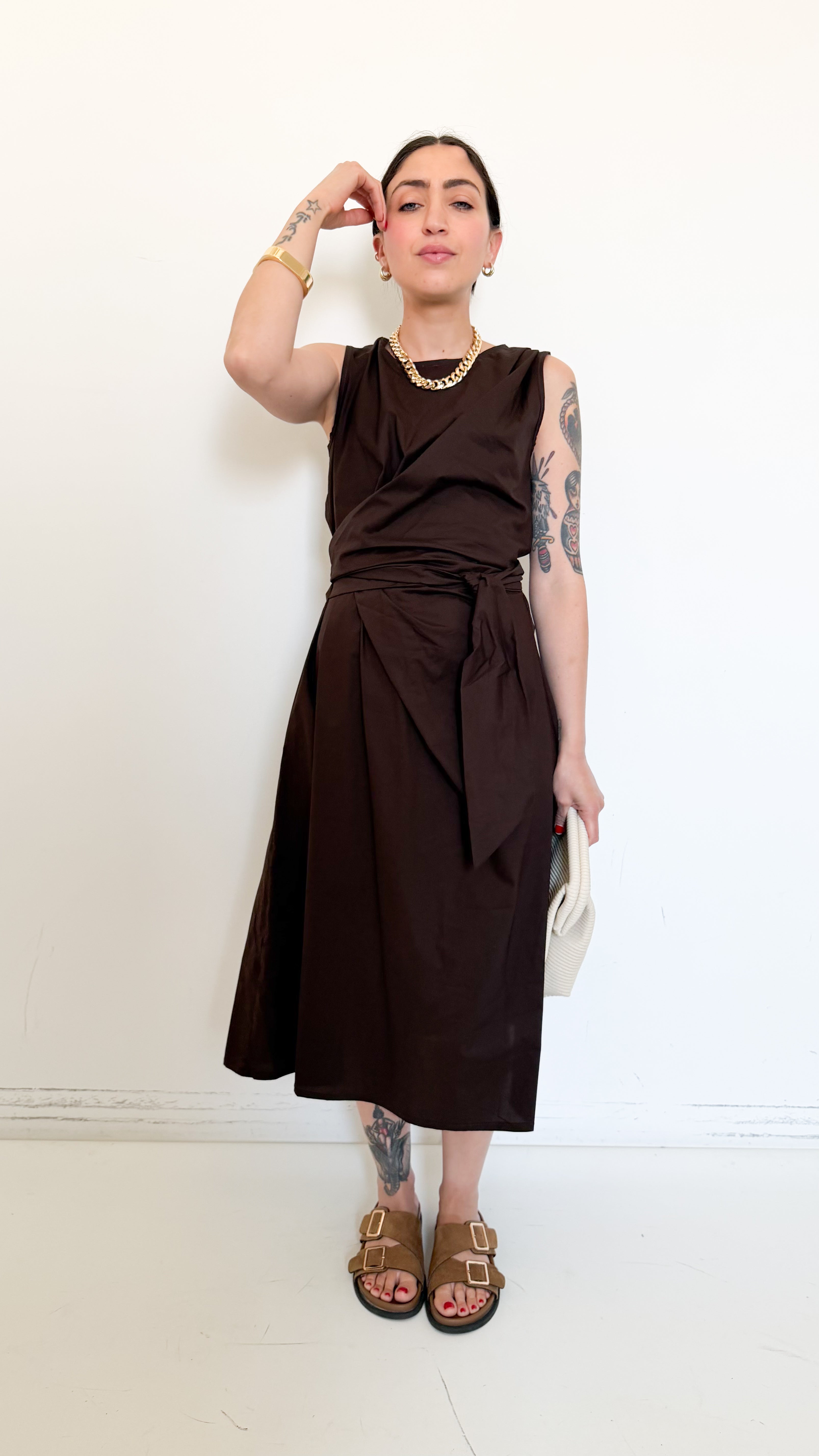 Vestito Marrone Con Nodo
