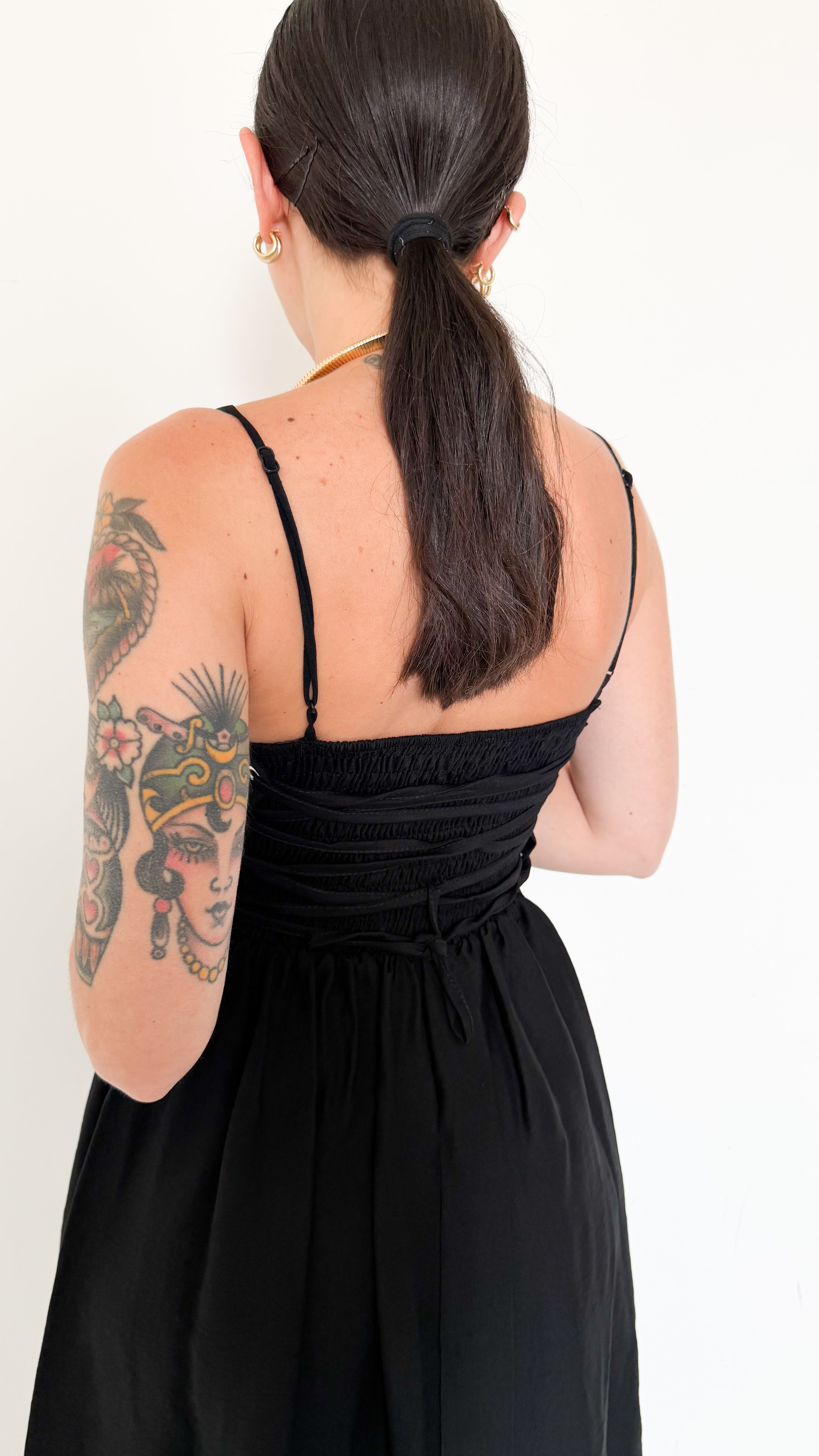 Vestito Nero Midi Con Lacci