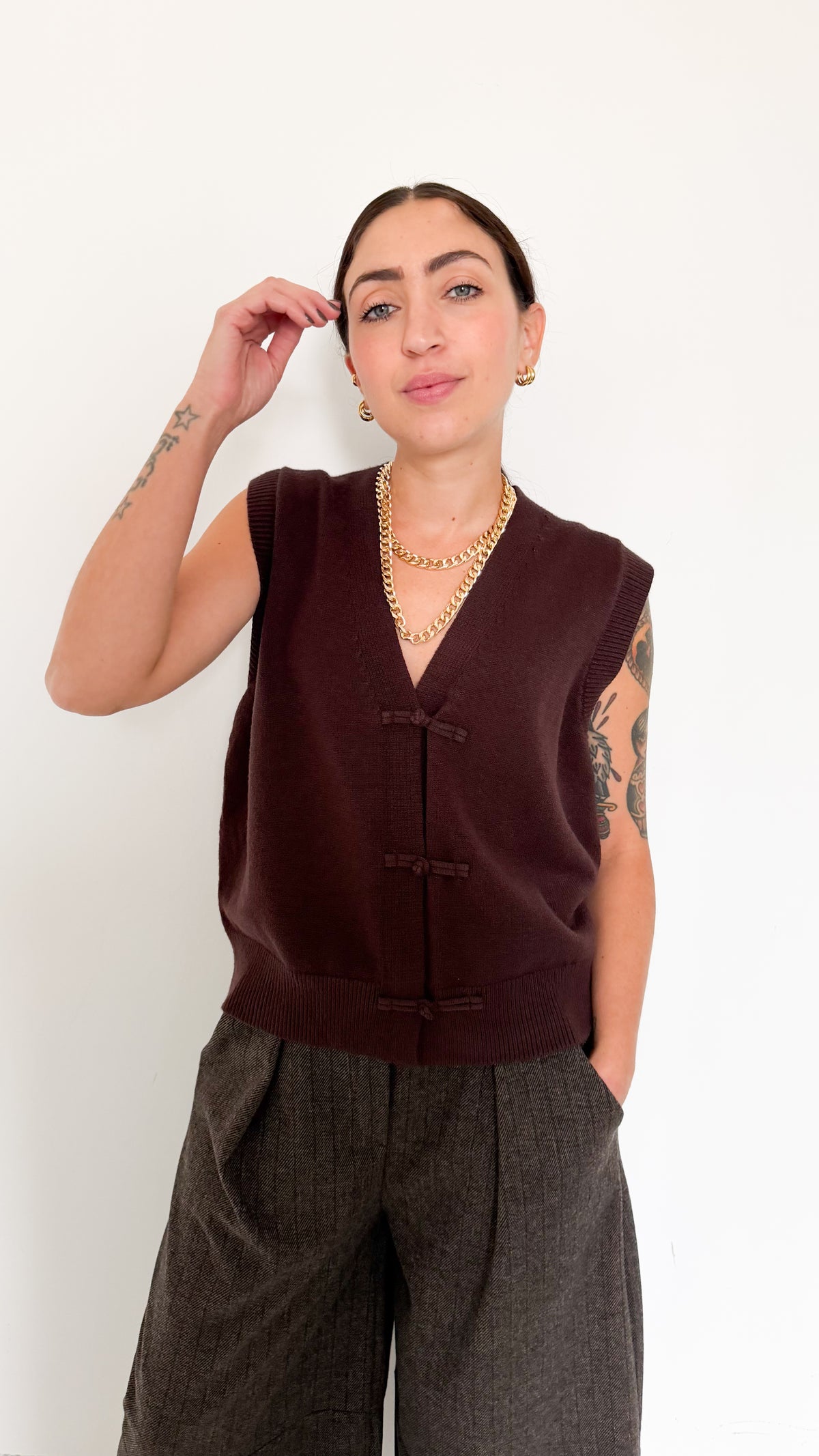 Gilet Marrone Con Dettagli