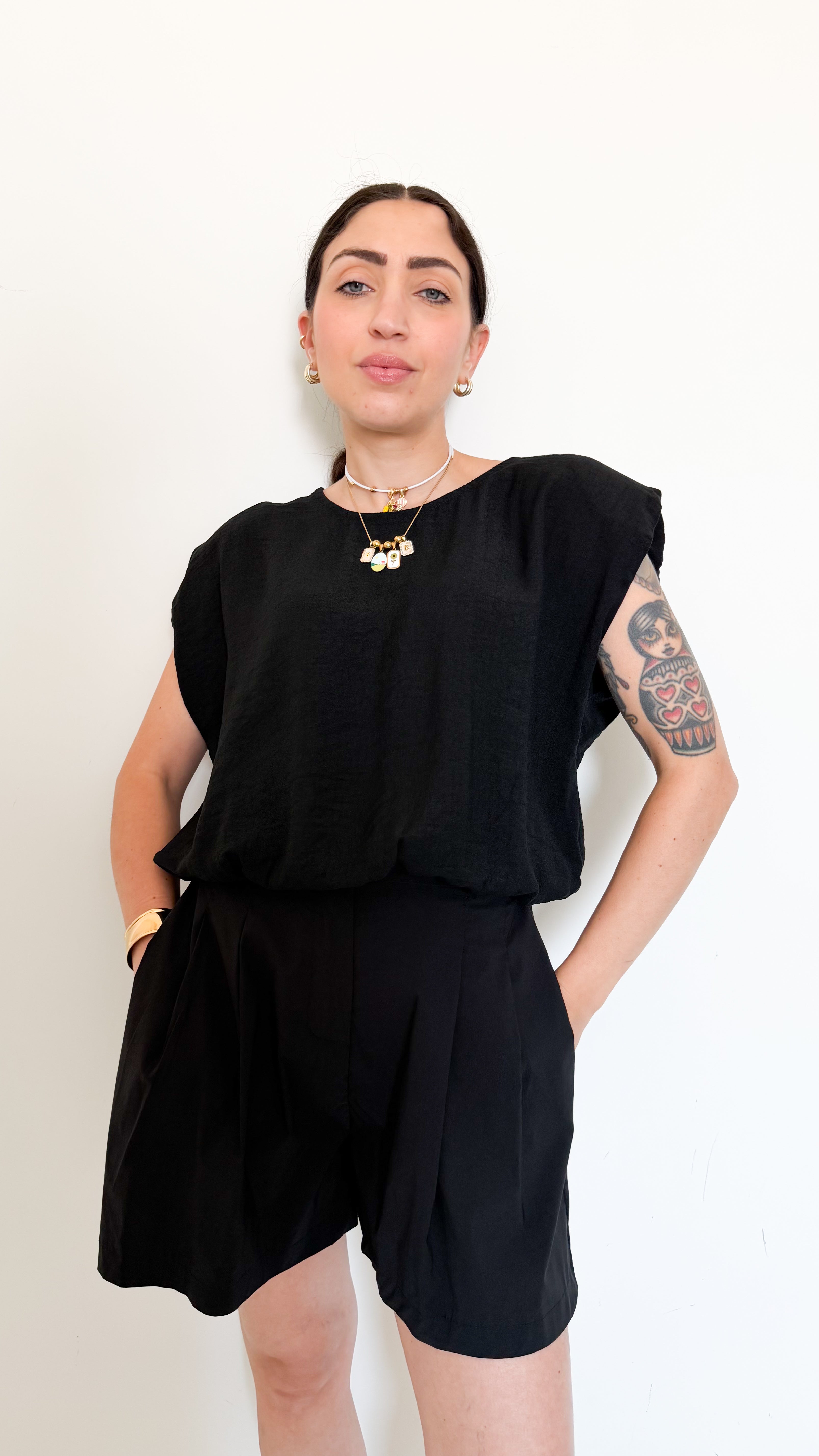 Blusa Nera Con Spalline