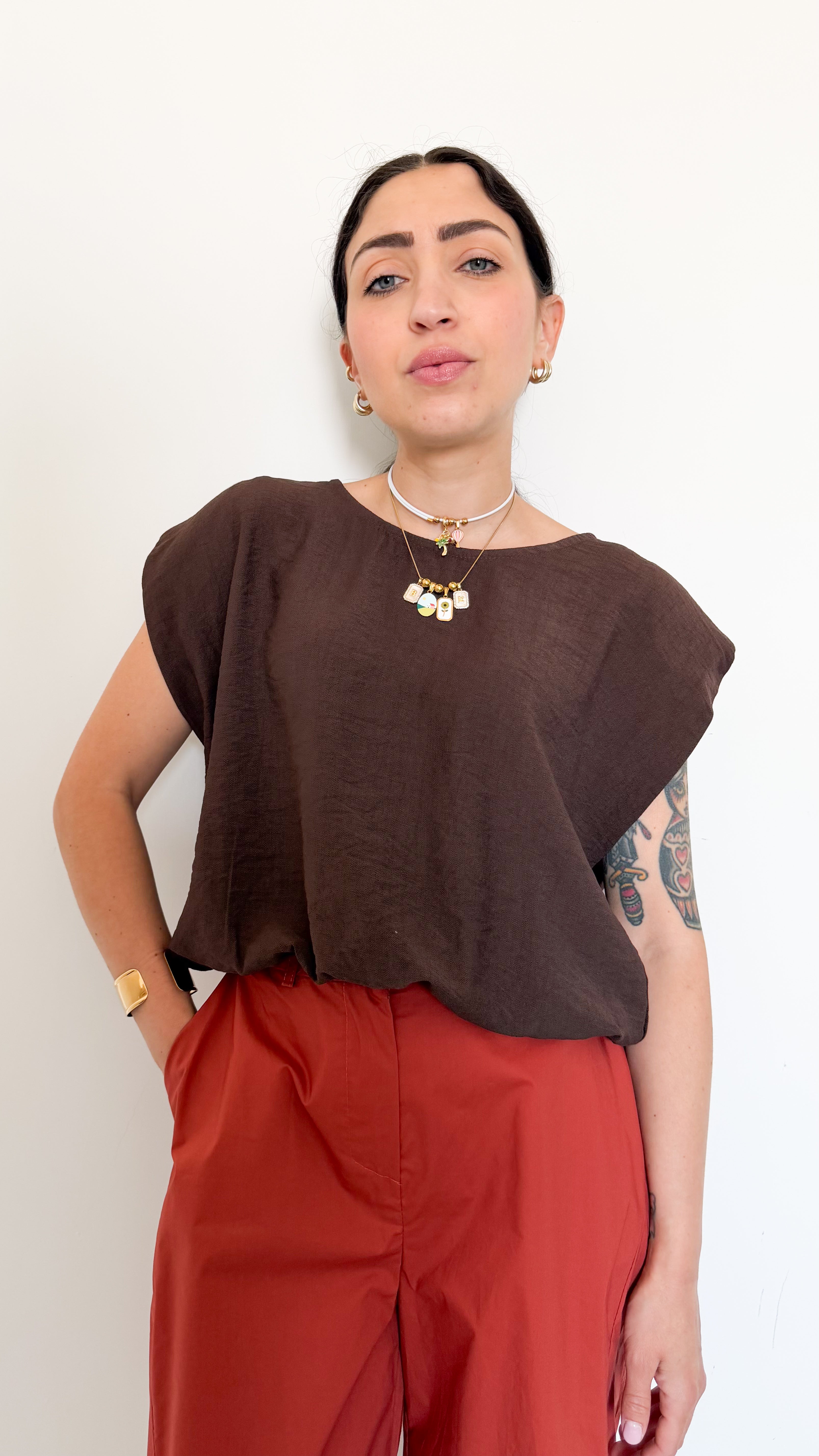 Blusa Marrone Con Spalline