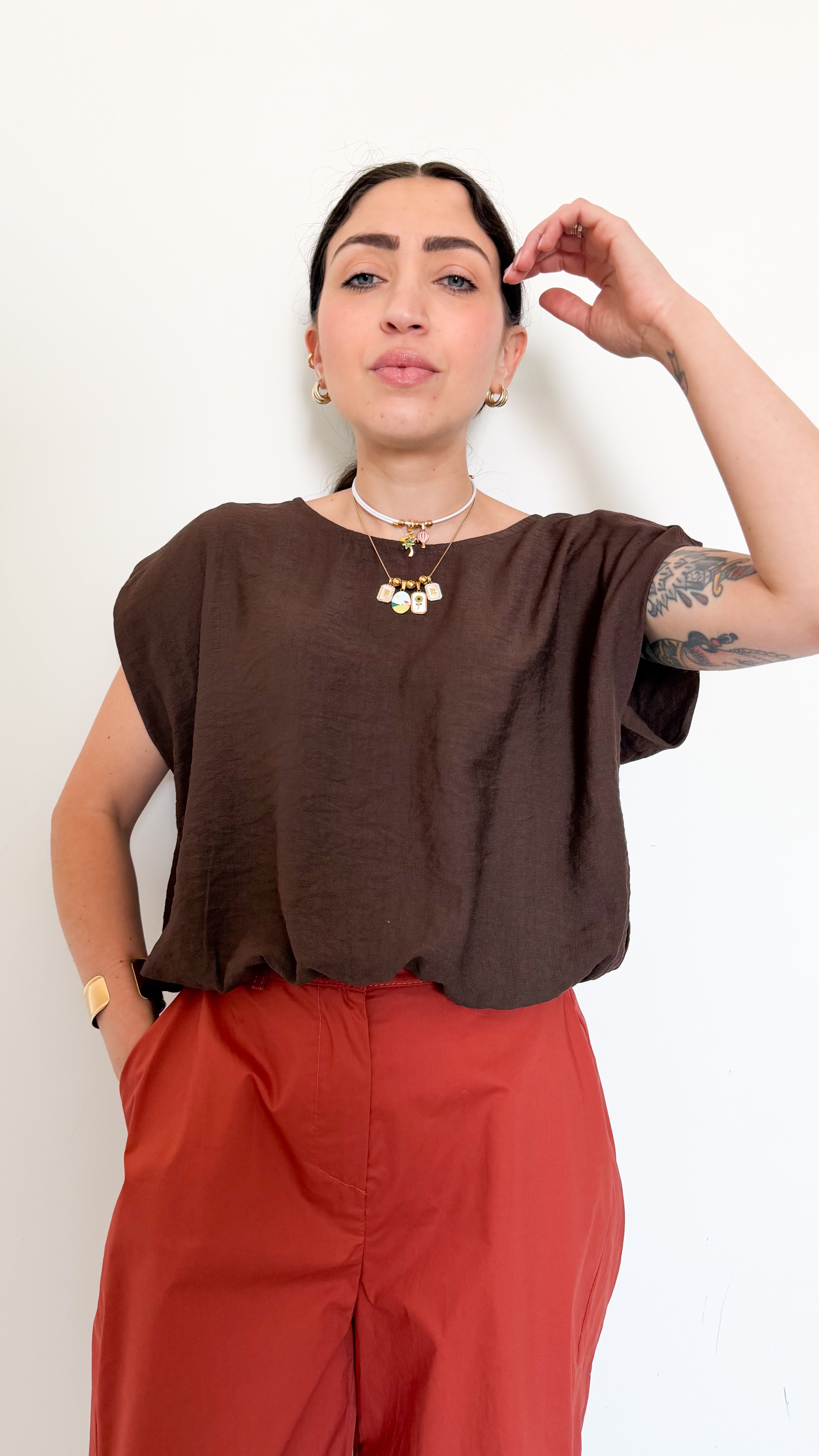 Blusa Marrone Con Spalline