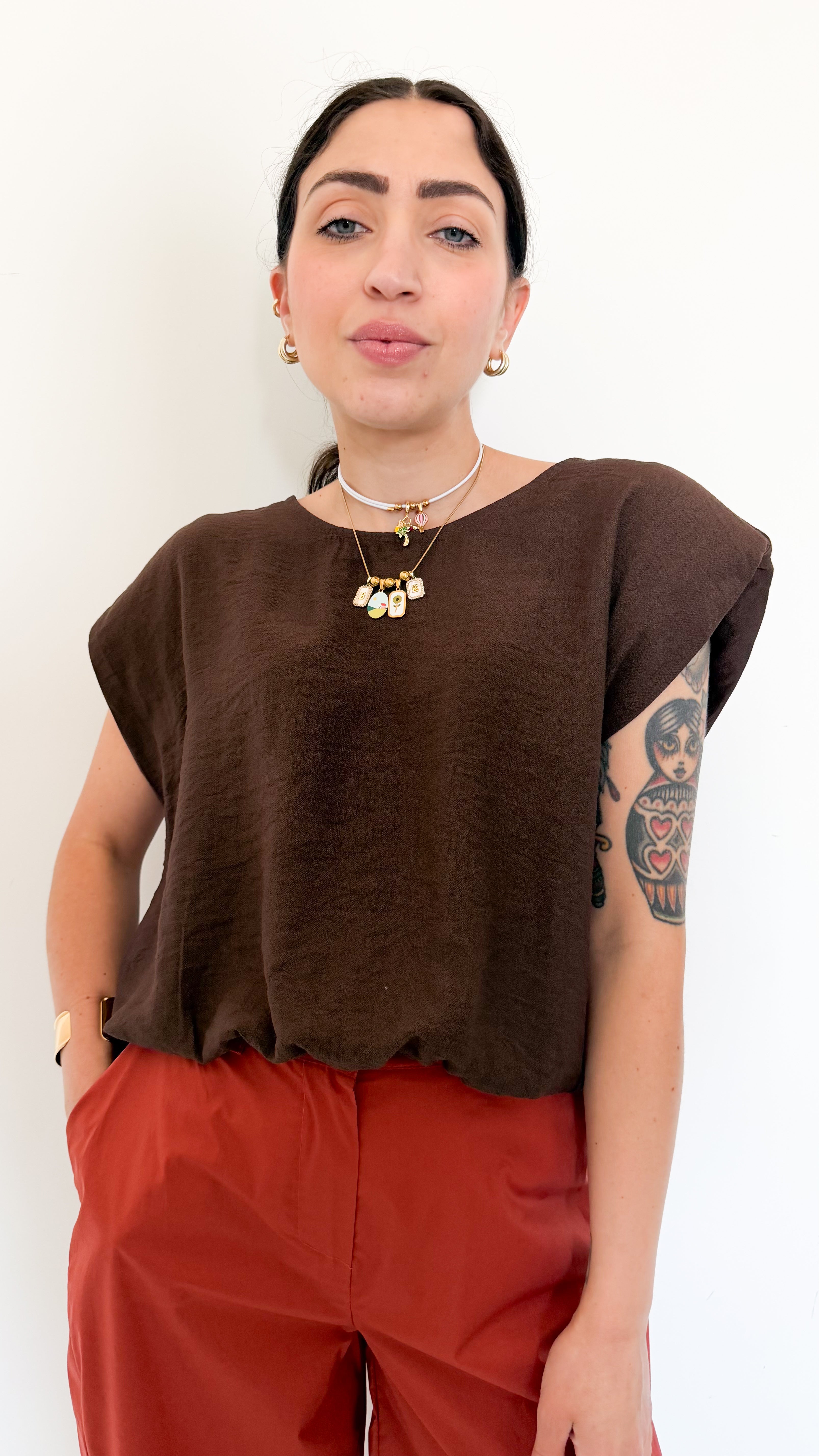 Blusa Marrone Con Spalline