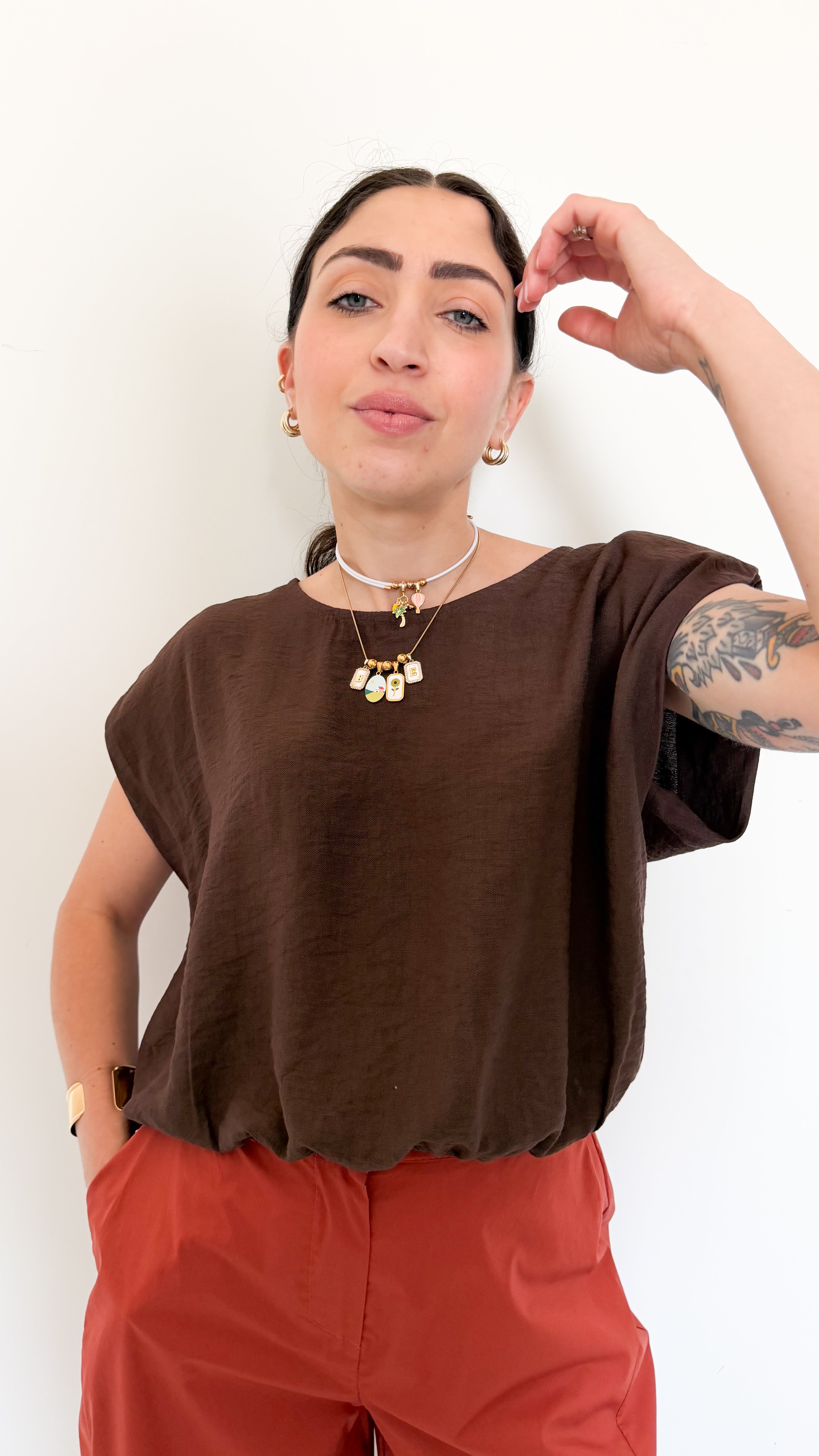 Blusa Marrone Con Spalline