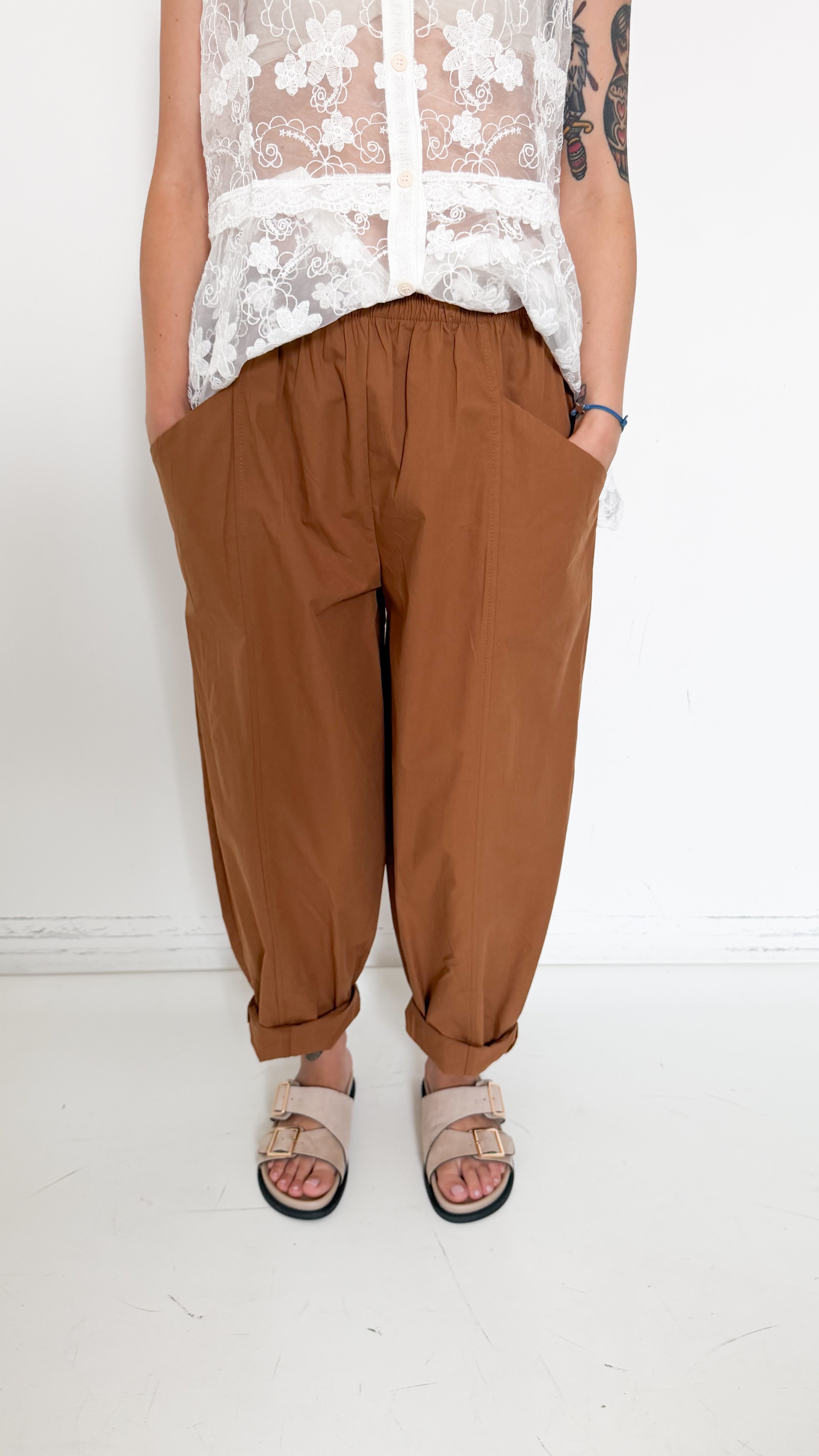 Pantaloni Camel Con Tasche