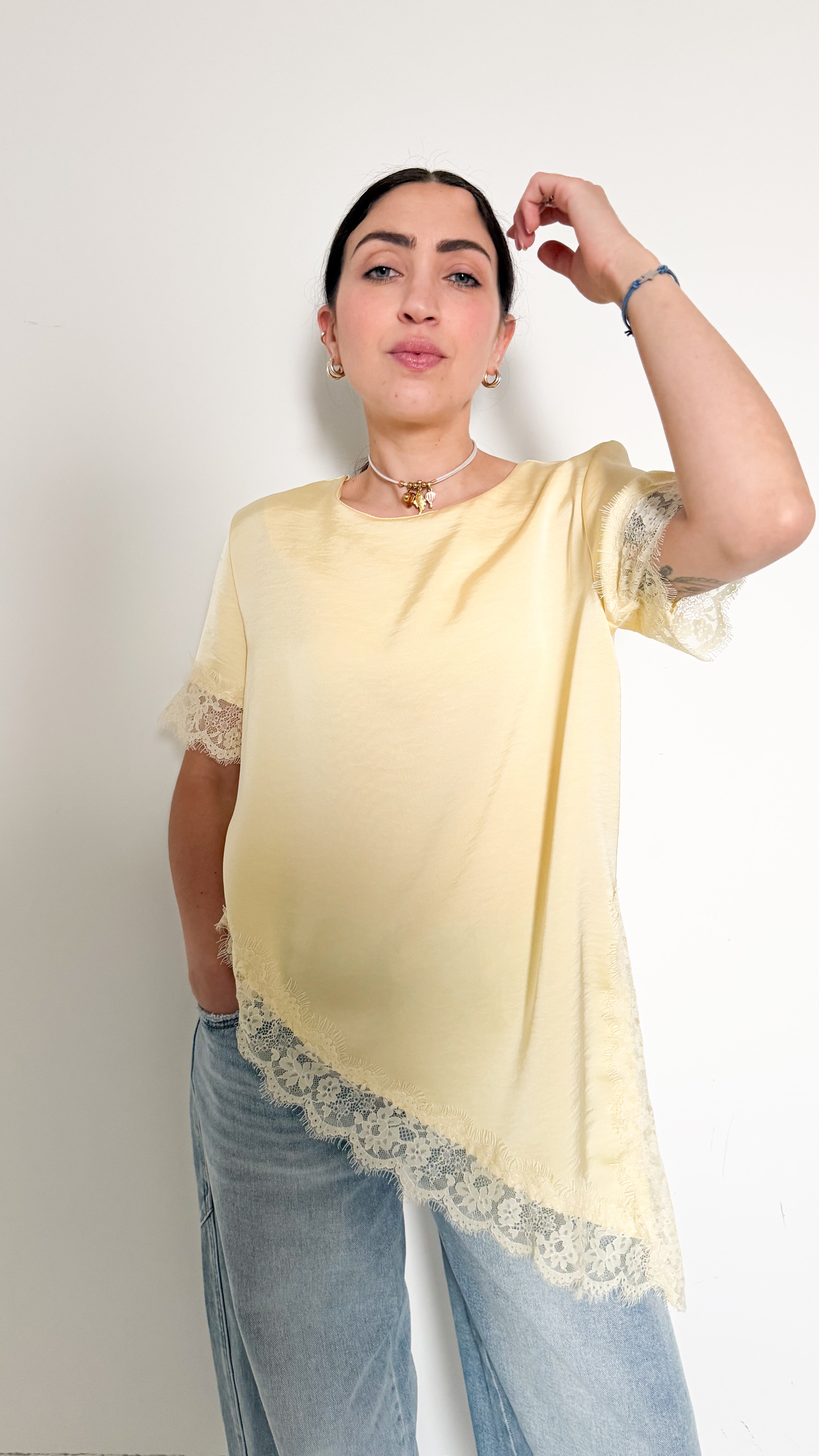 T-Shirt Gialla Con Pizzo