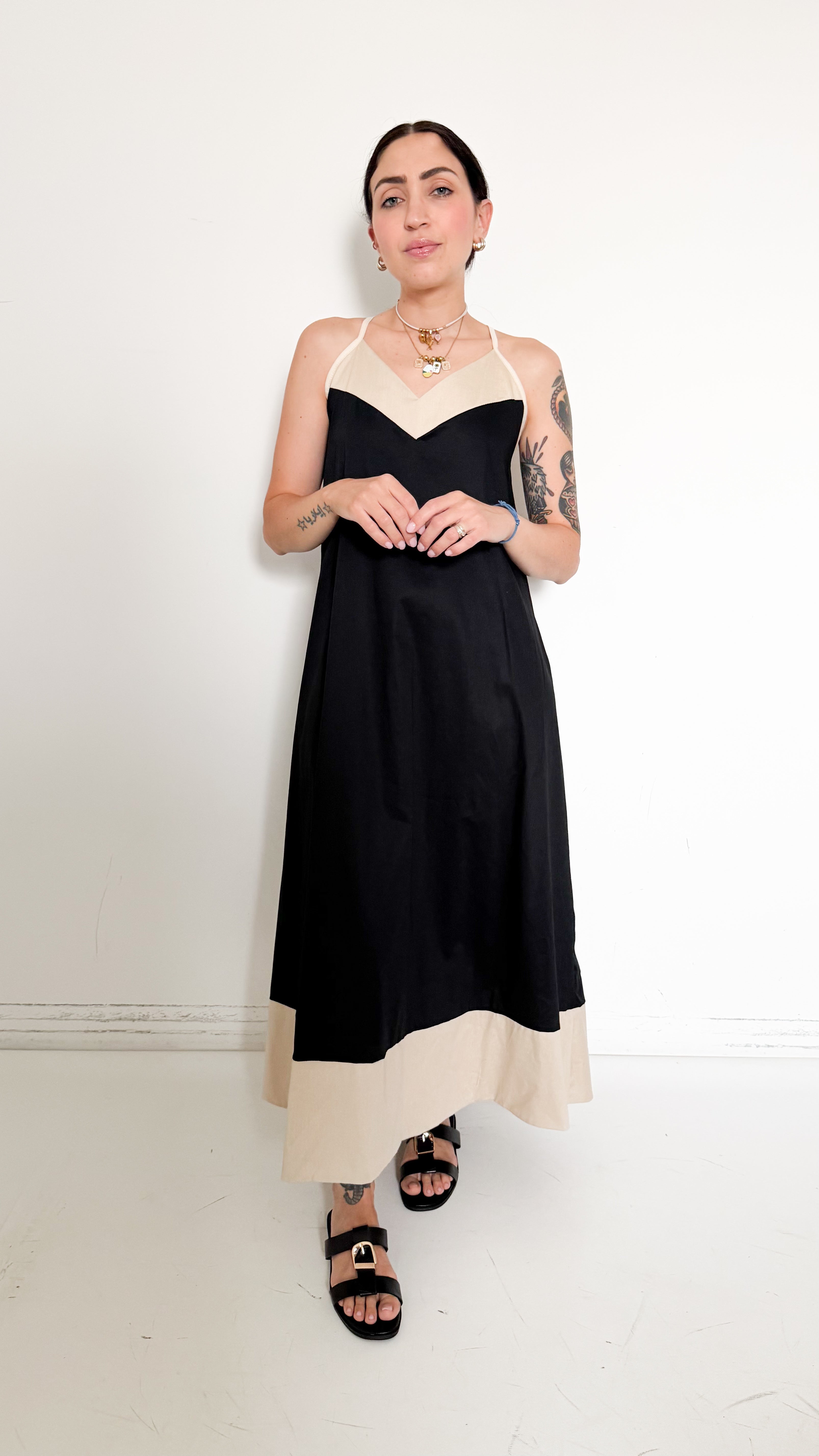 Vestito Nero Con Dettagli Panna