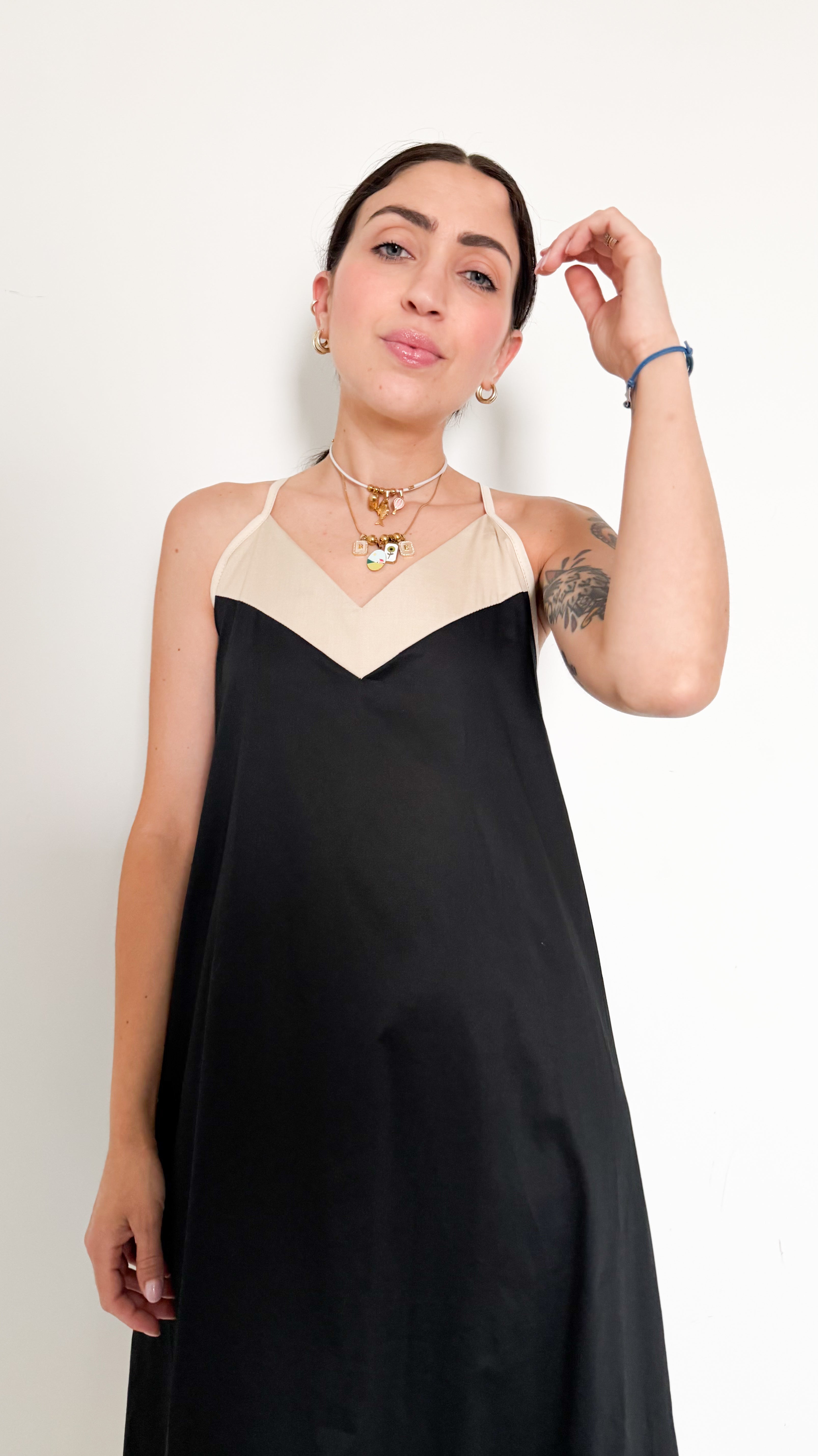 Vestito Nero Con Dettagli Panna