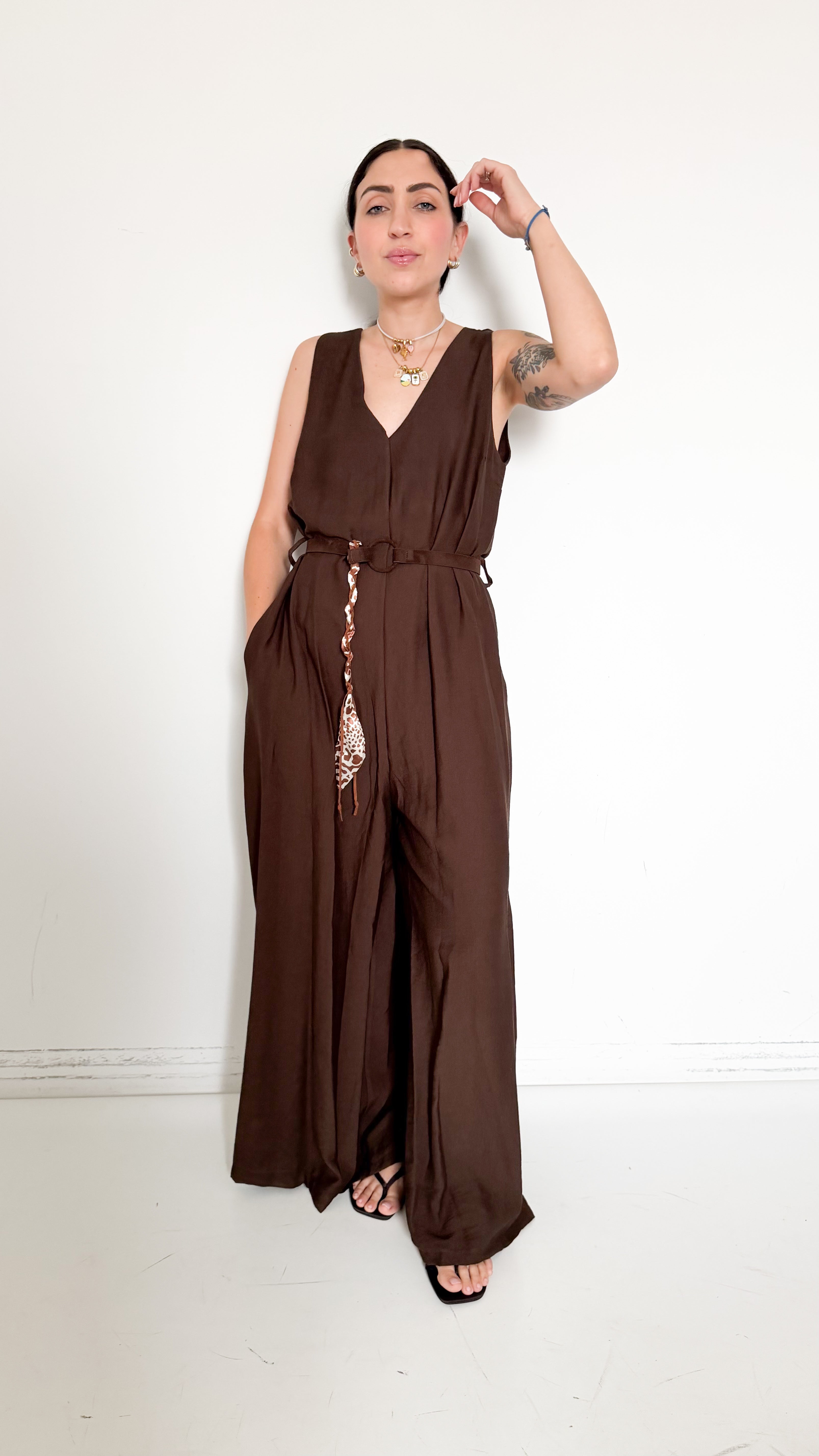 Tuta Marrone Con Cintura