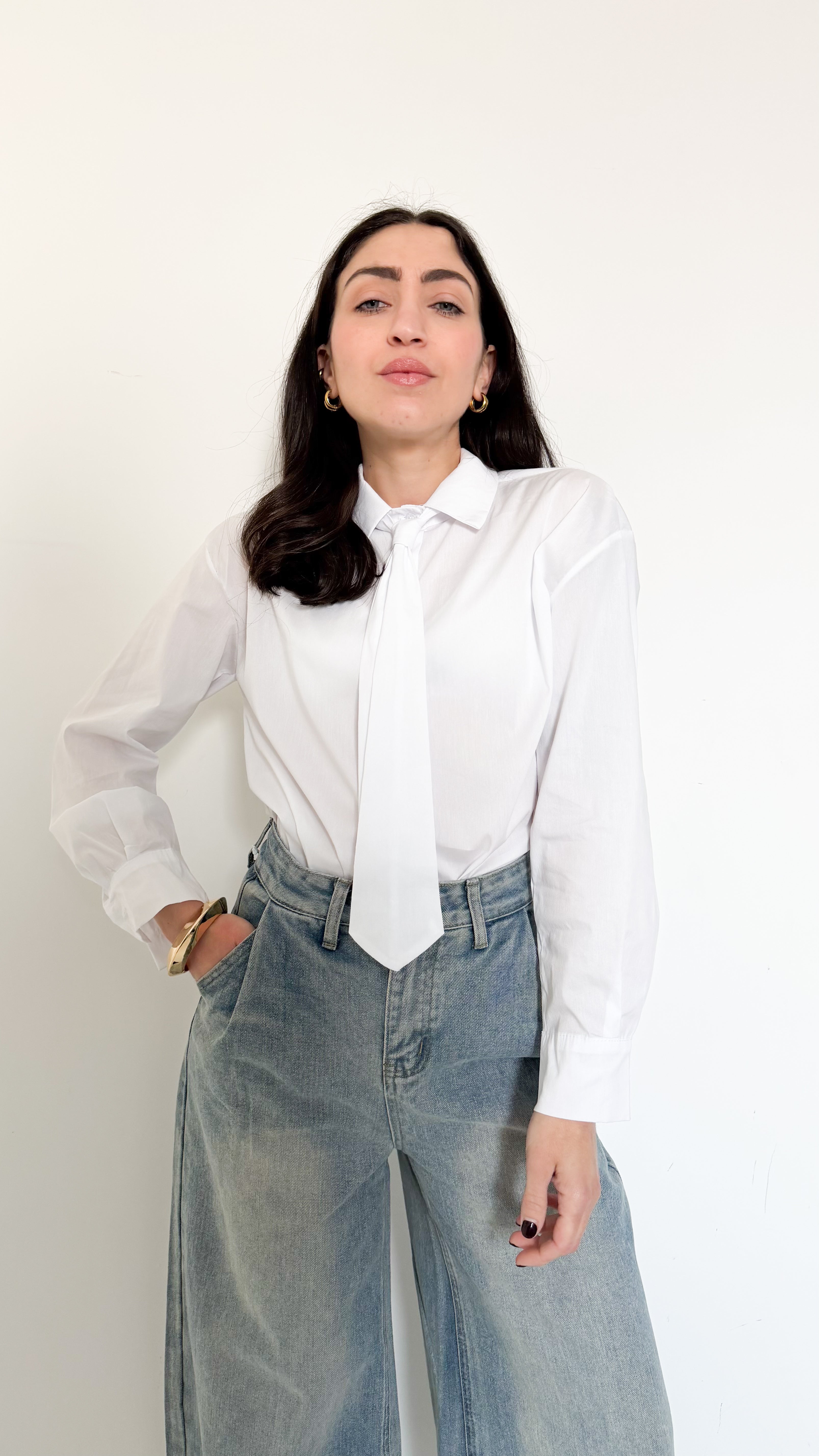 Camicia Bianca Con Cravatta