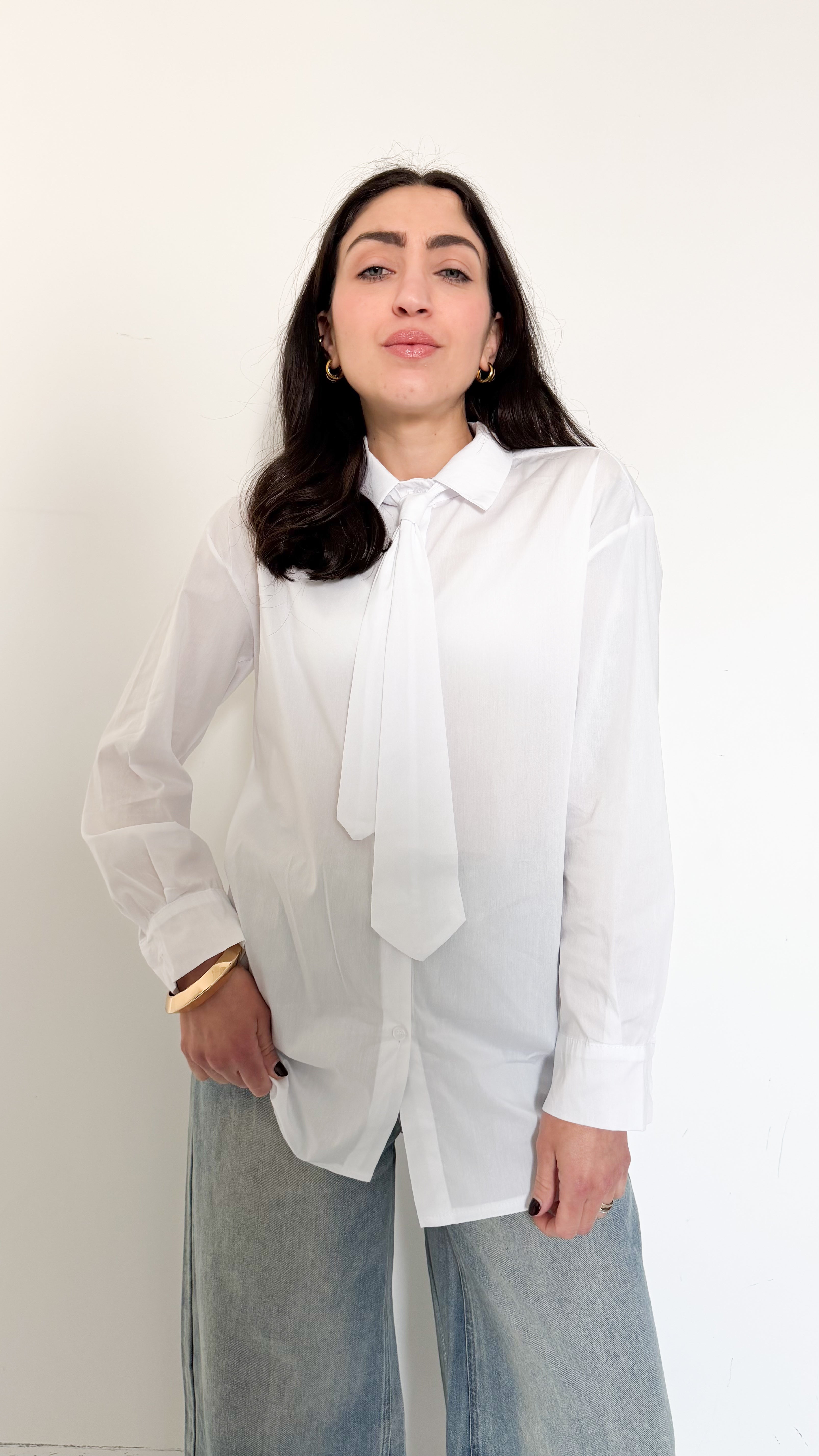 Camicia Bianca Con Cravatta