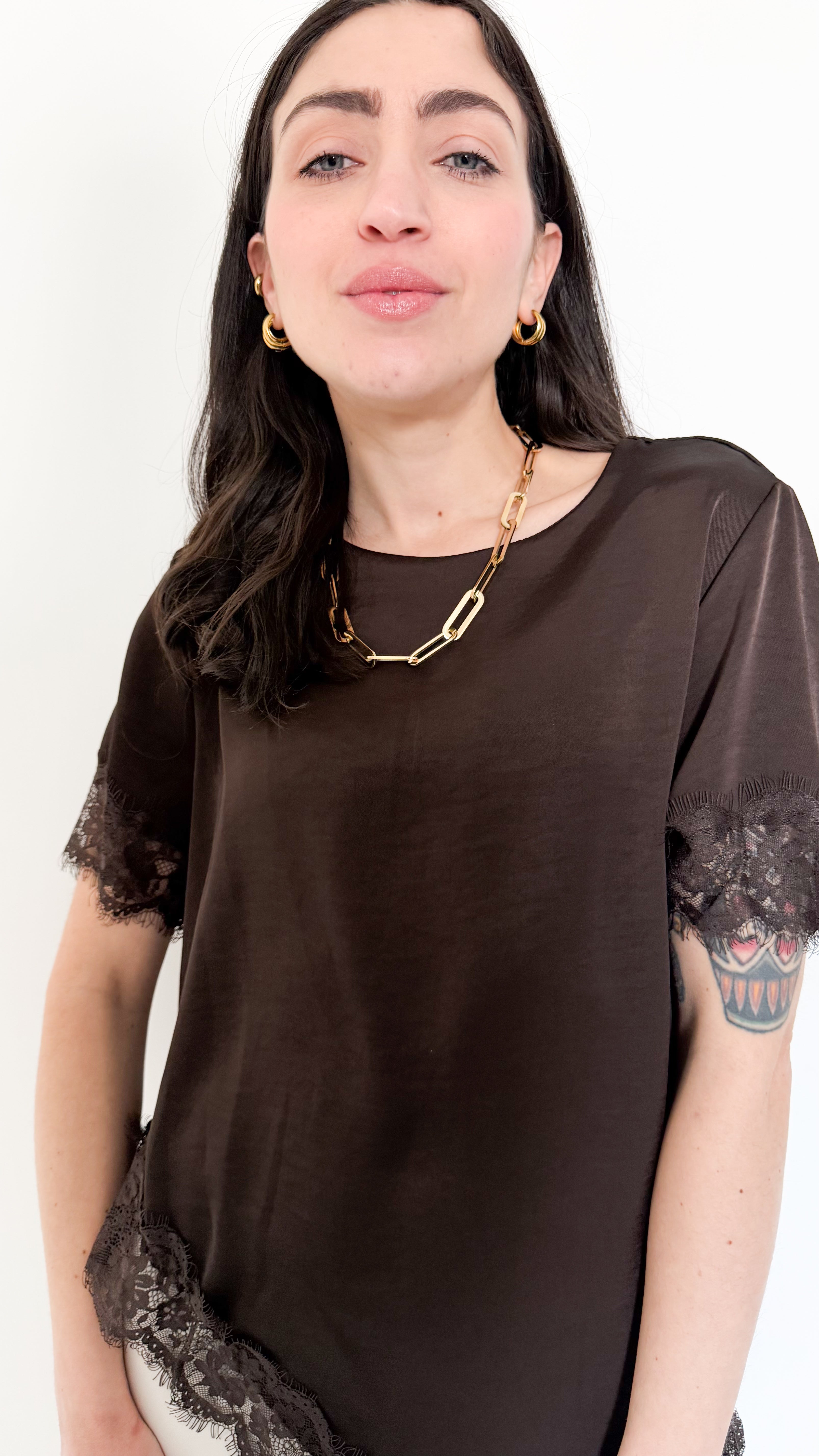 T-Shirt Marrone Con Pizzo