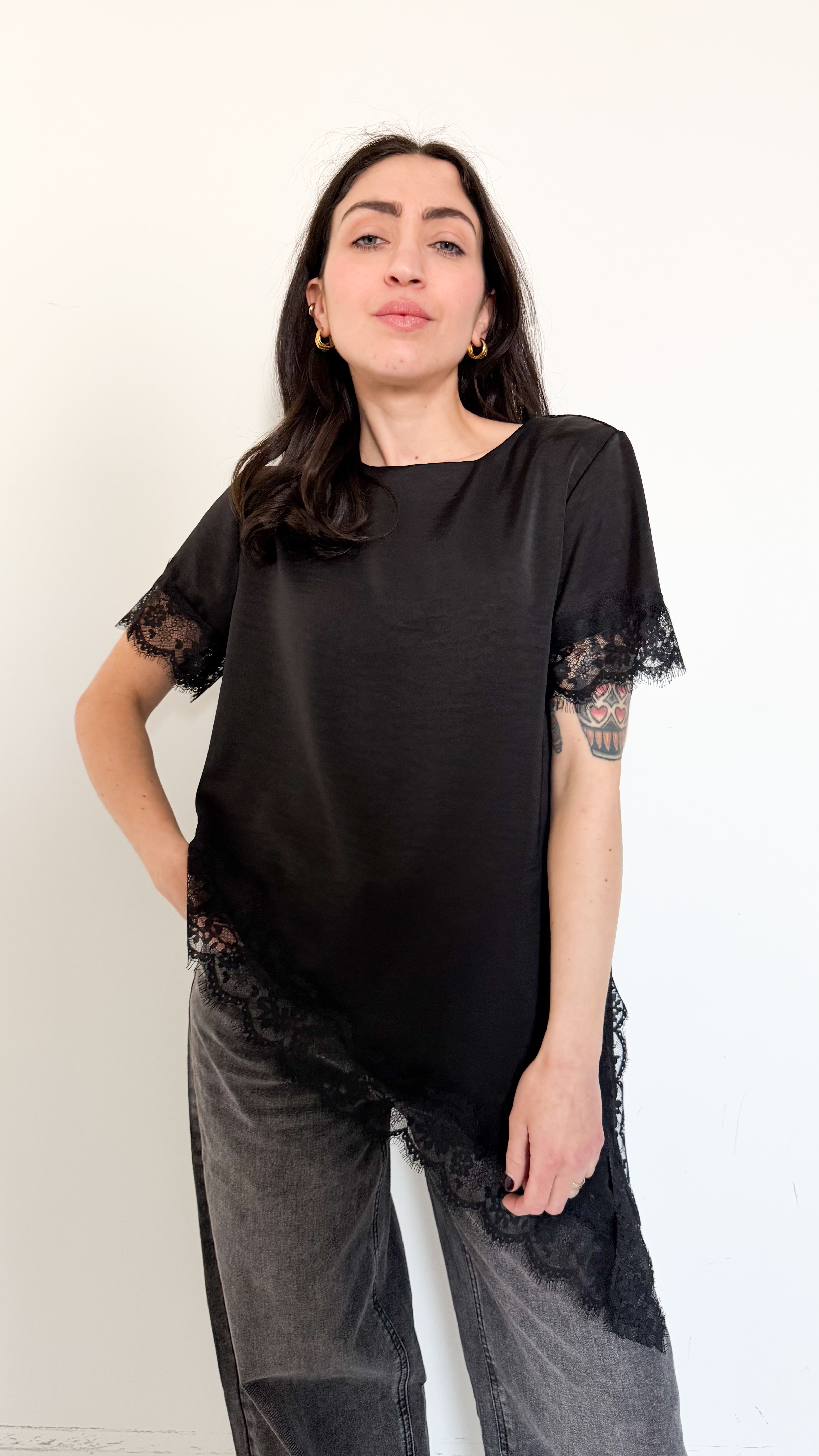 T-Shirt Nera Con Pizzo