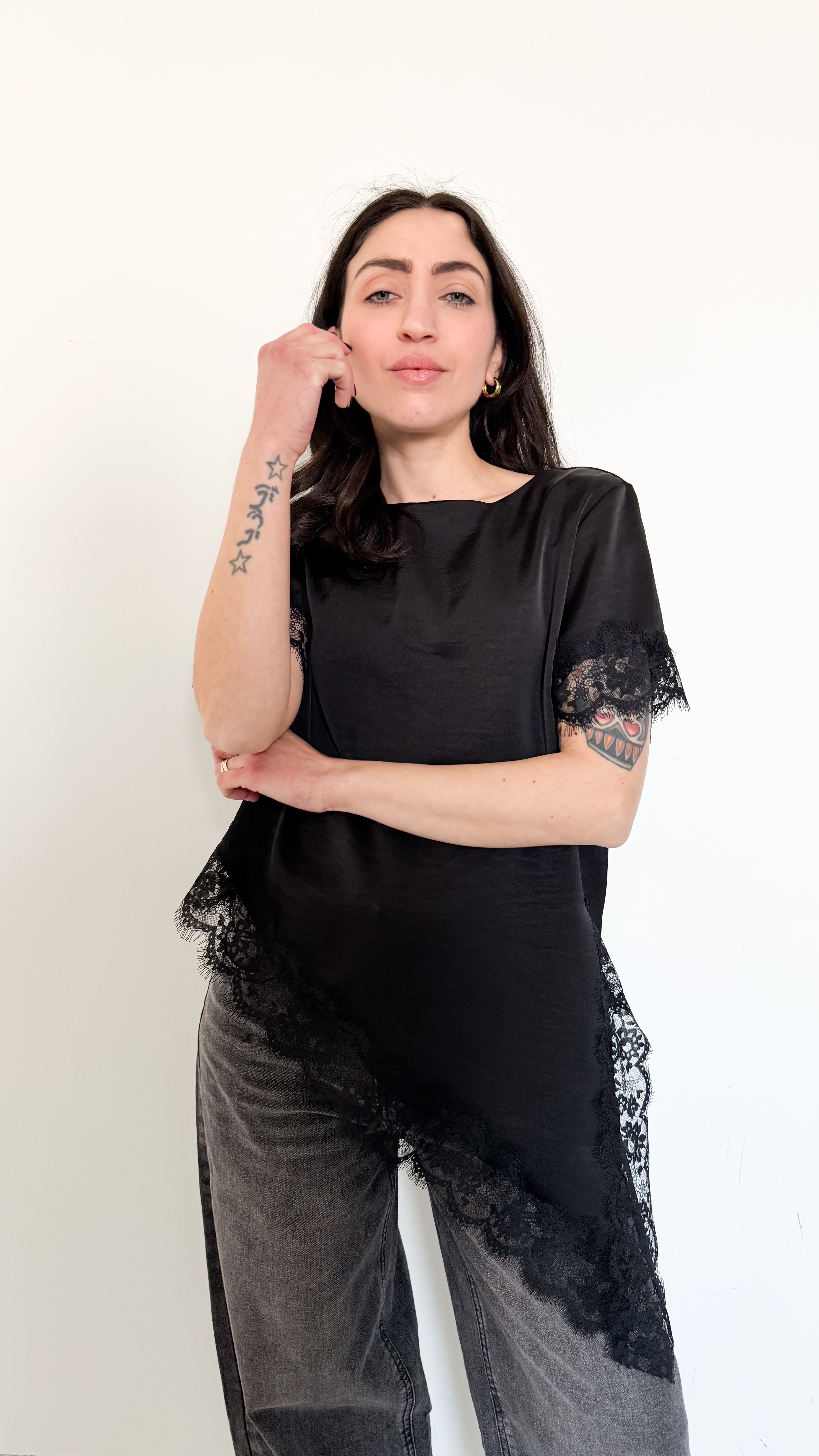 T-Shirt Nera Con Pizzo