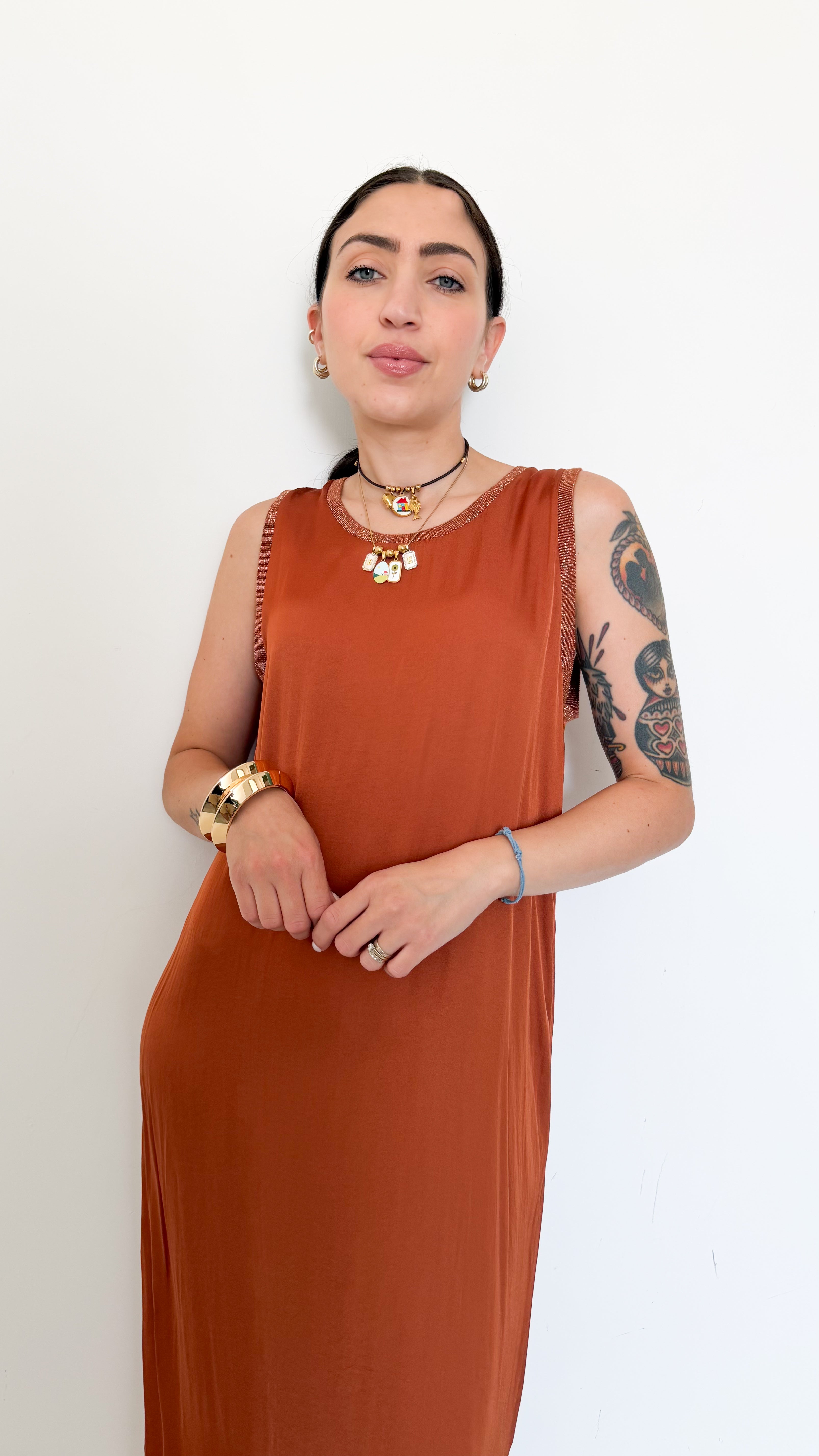 Vestito In Satin Ruggine Con Dettagli