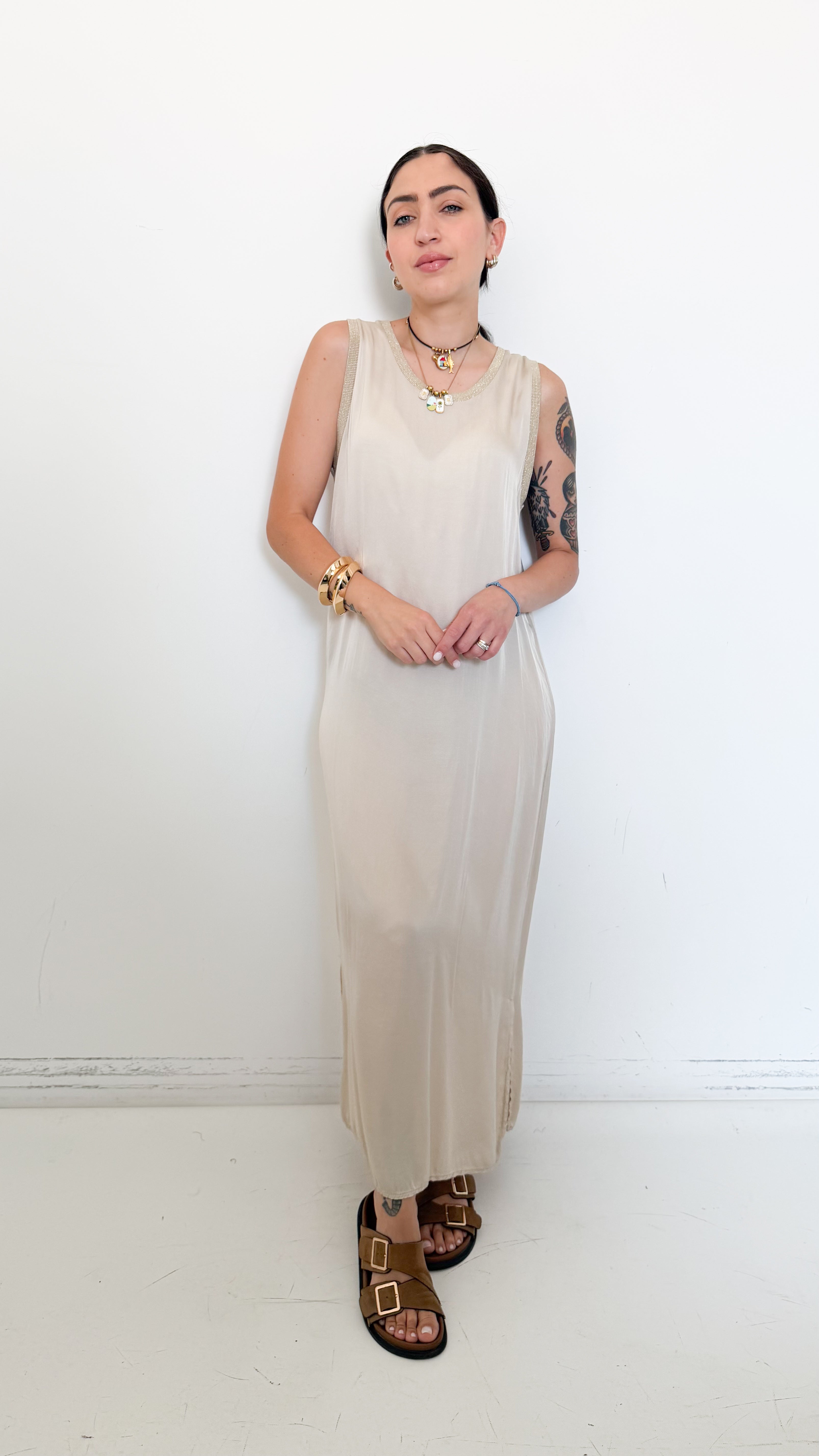 Vestito In Satin Beige Con Dettagli
