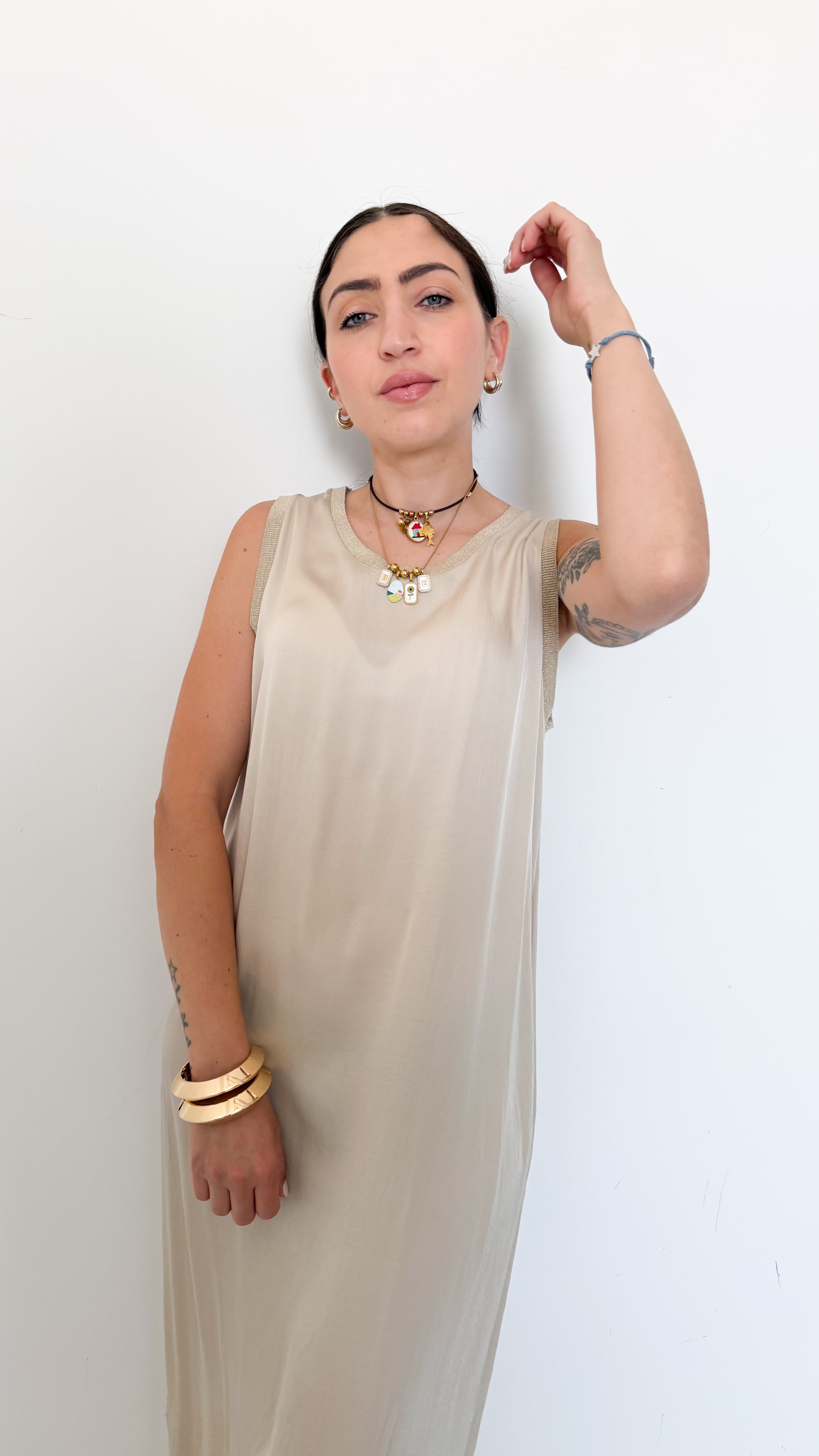 Vestito In Satin Beige Con Dettagli