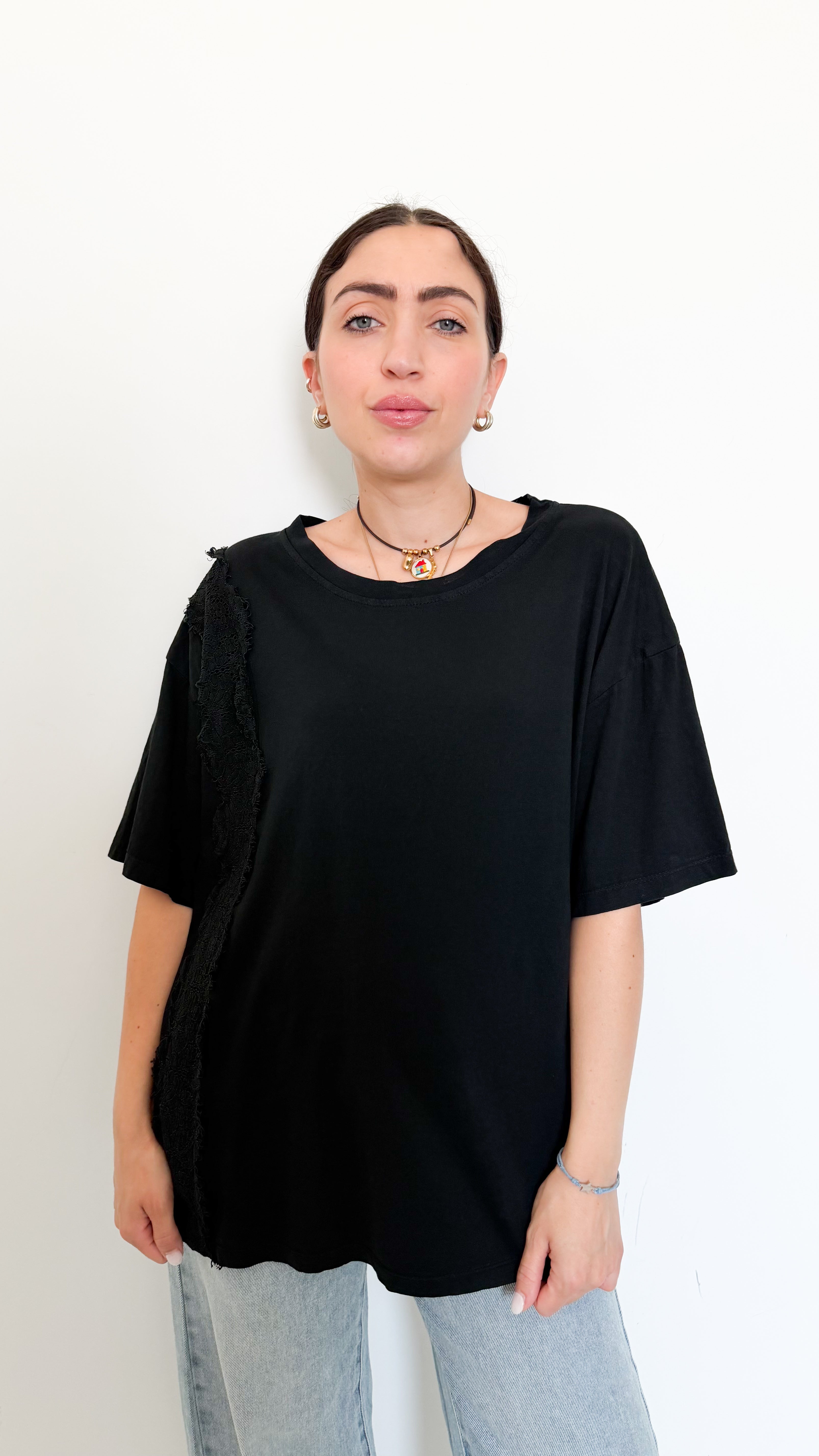 T-Shirt Nera Con Ricamo
