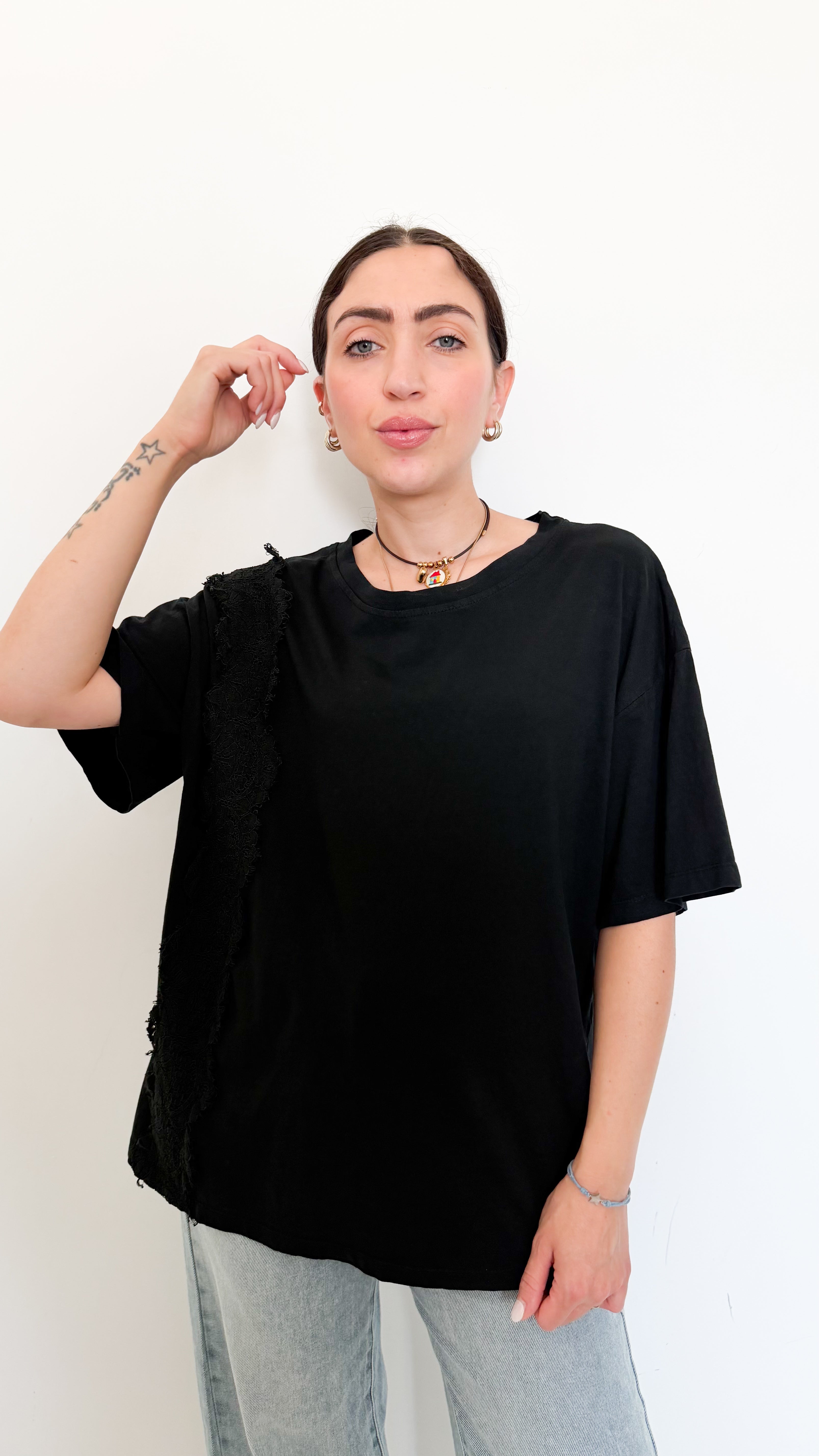 T-Shirt Nera Con Ricamo