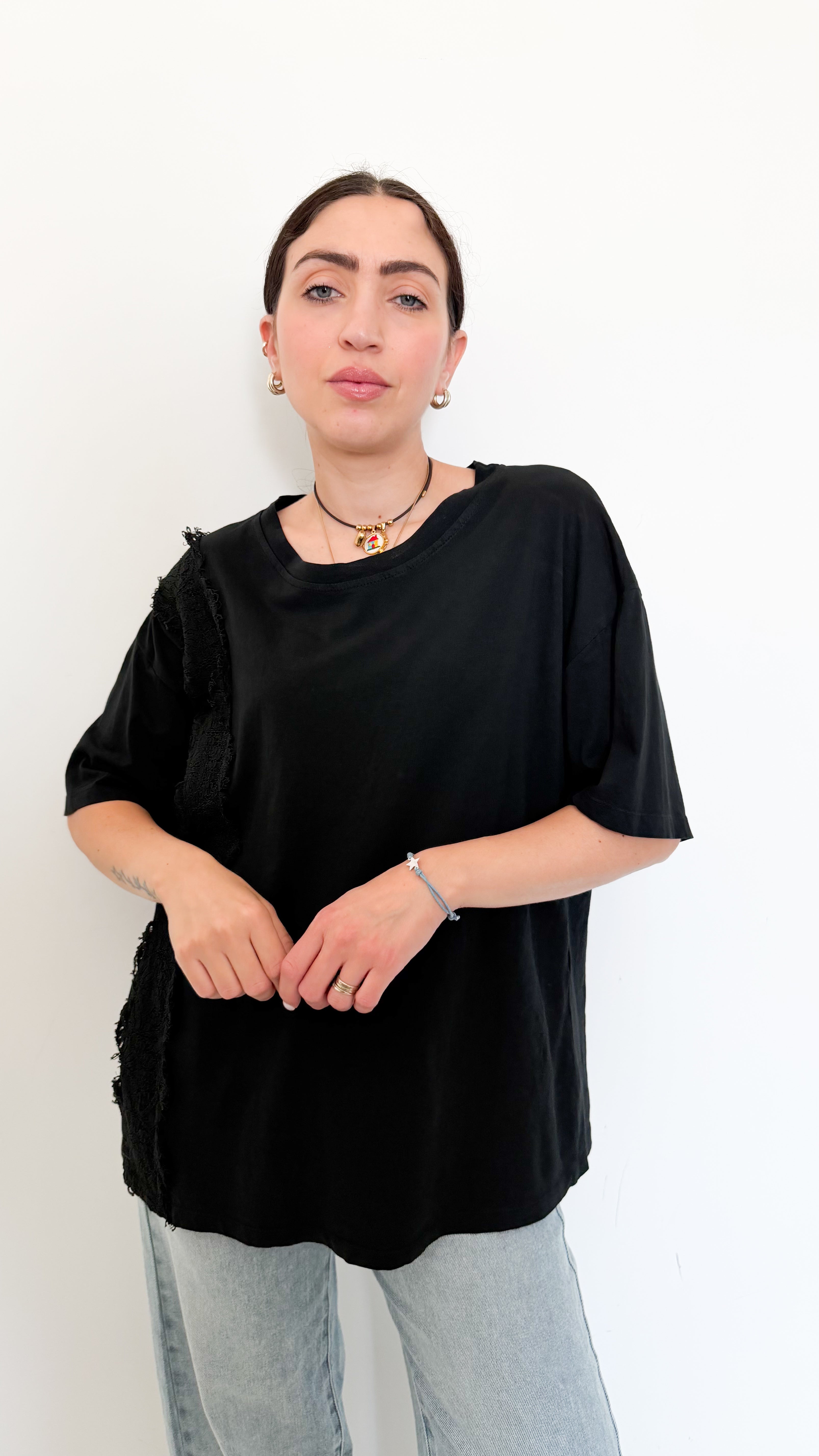 T-Shirt Nera Con Ricamo