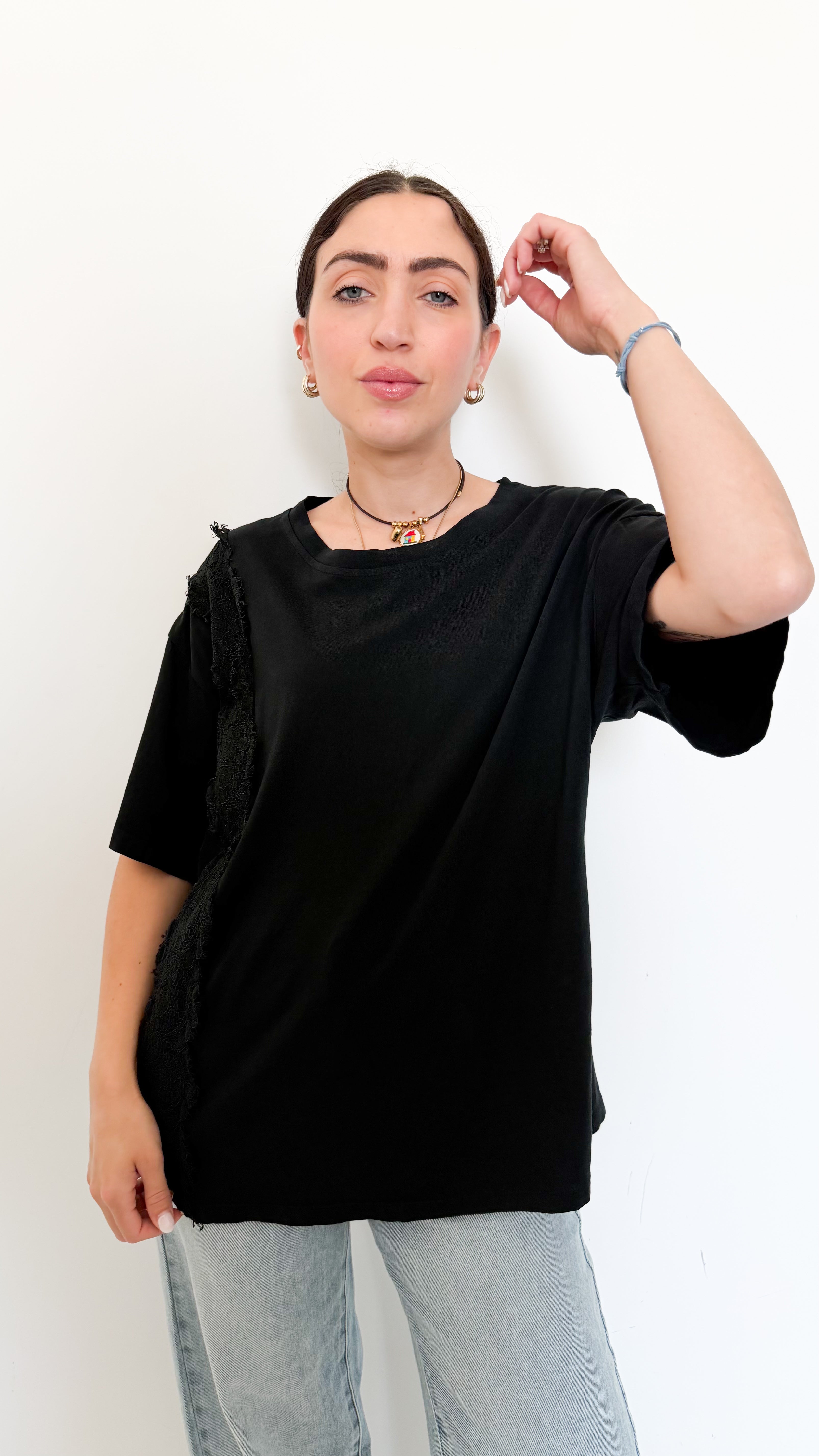 T-Shirt Nera Con Ricamo