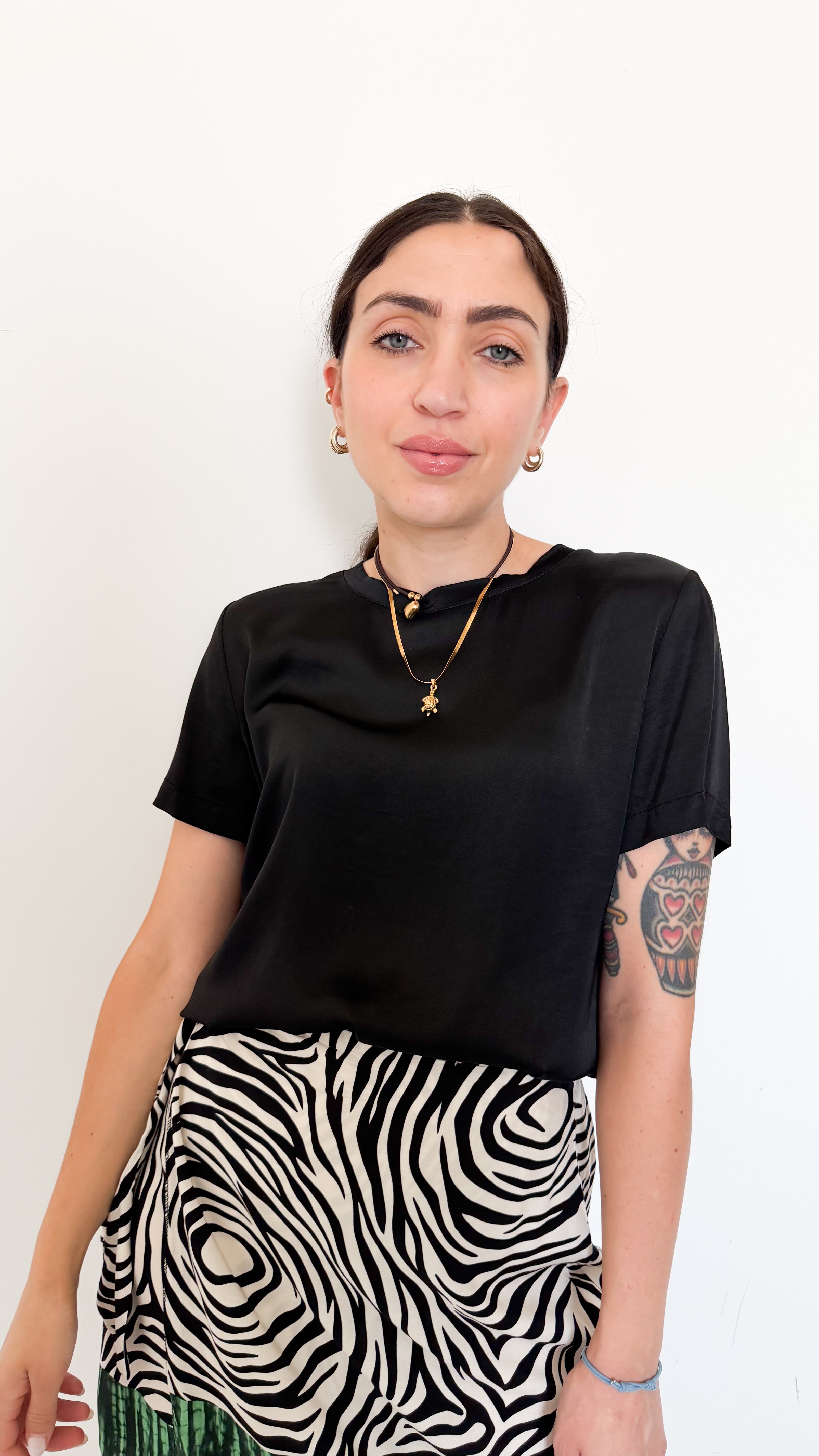 T-Shirt Nera In Satin