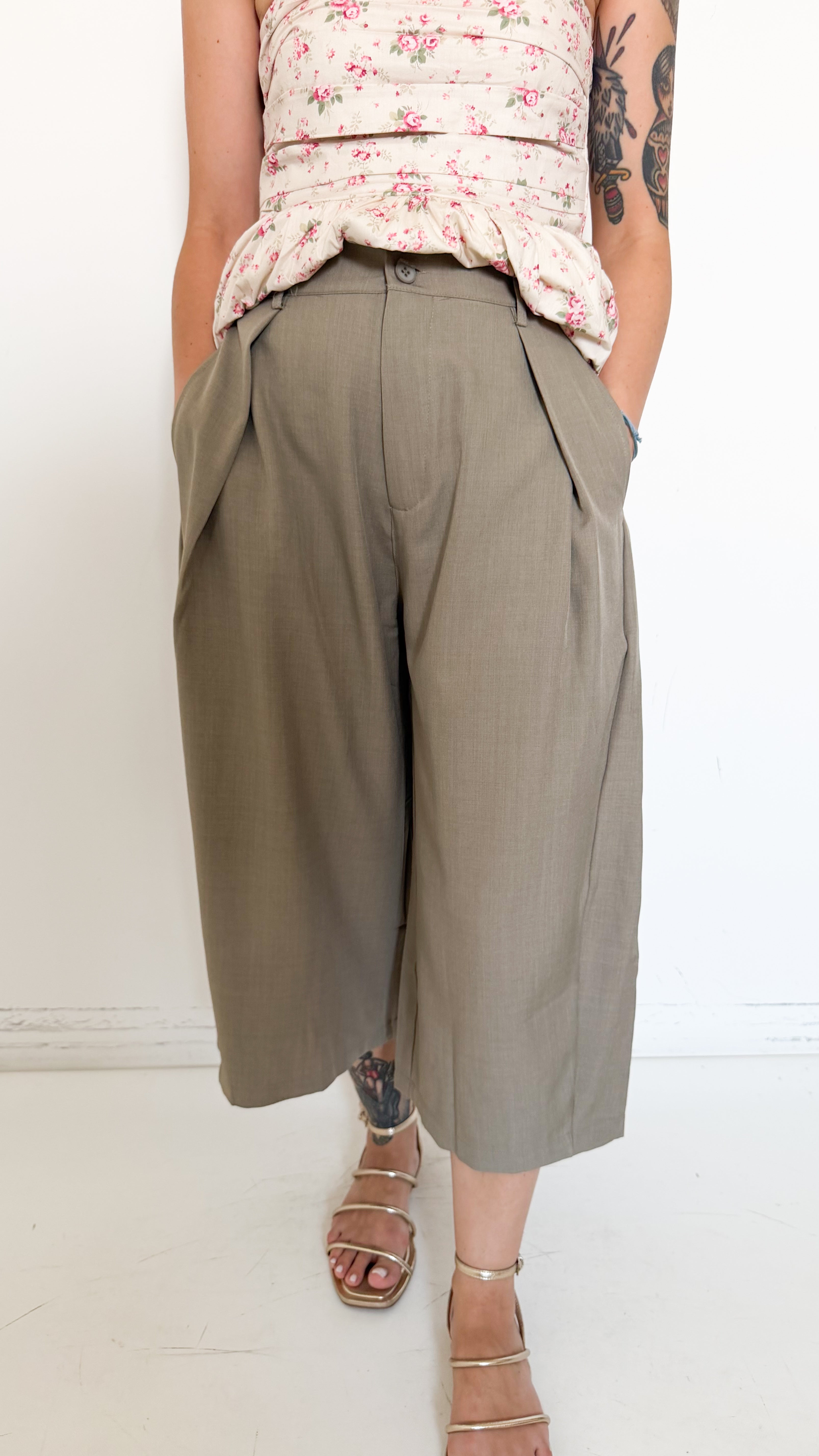 Bermuda Taupe Con Pinces