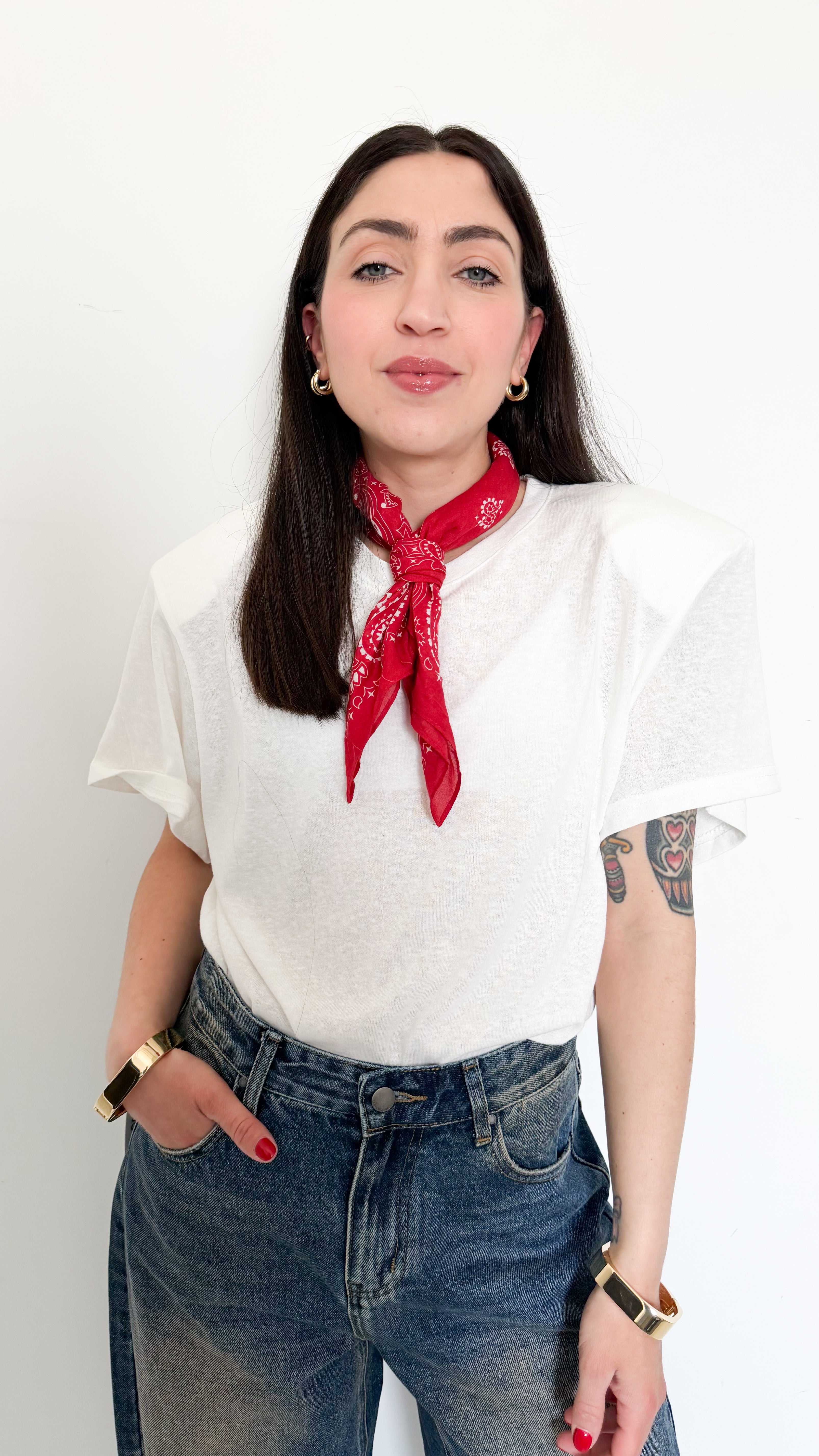 T-Shirt Velata Bianca Con Spalline