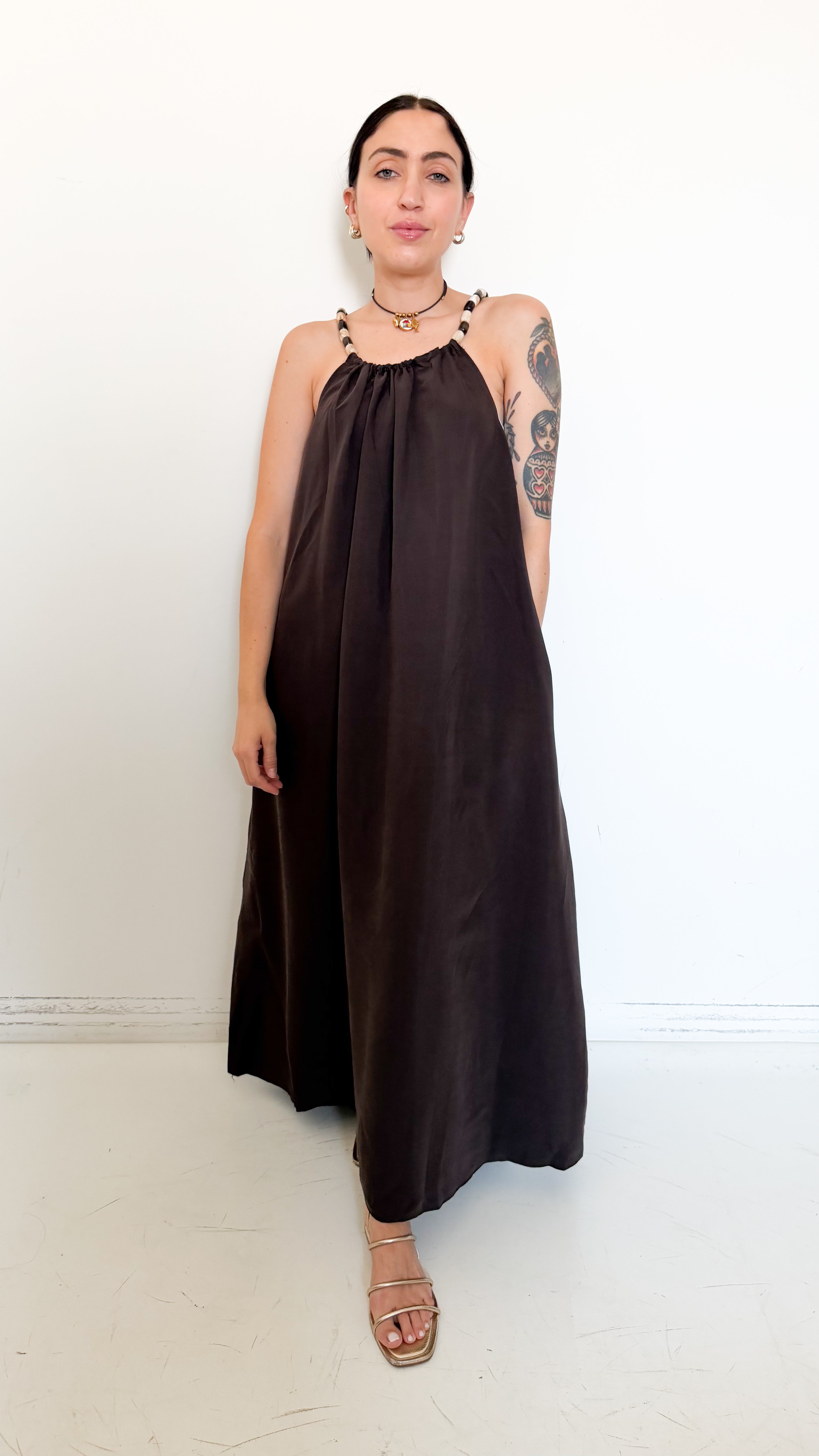 Vestito Marrone Con Dettagli