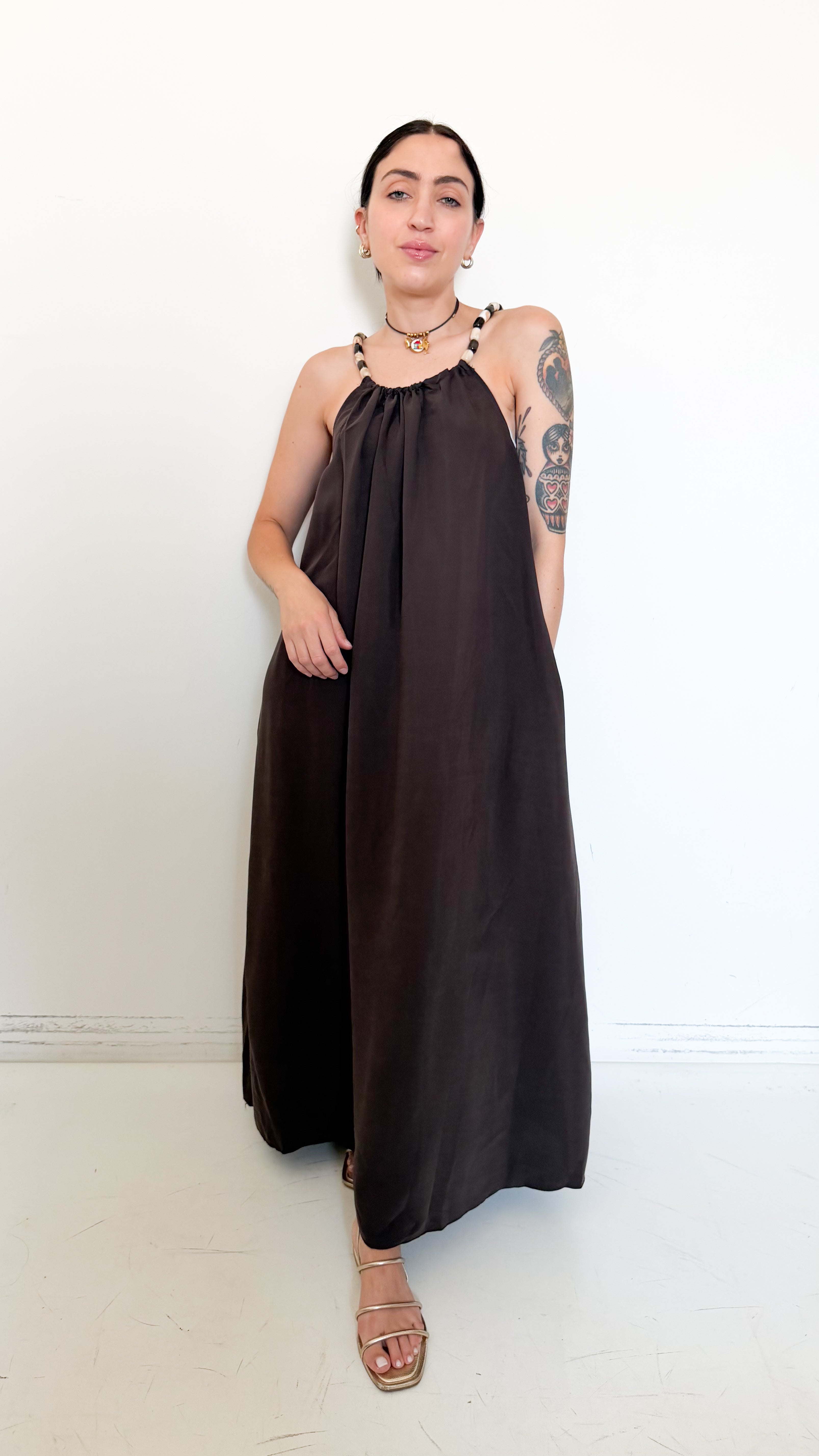Vestito Marrone Con Dettagli