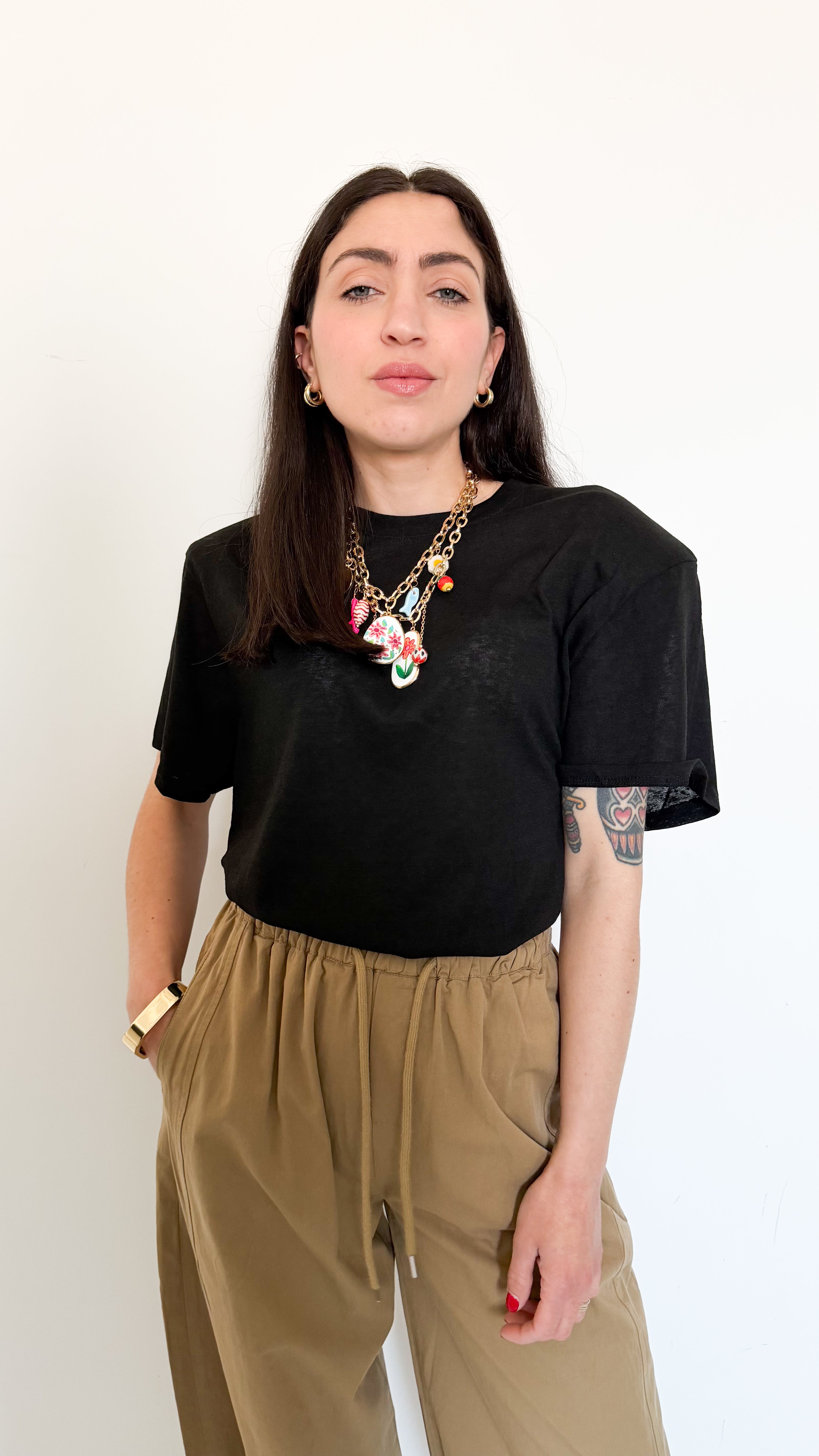 T-Shirt Velata Nera Con Spalline