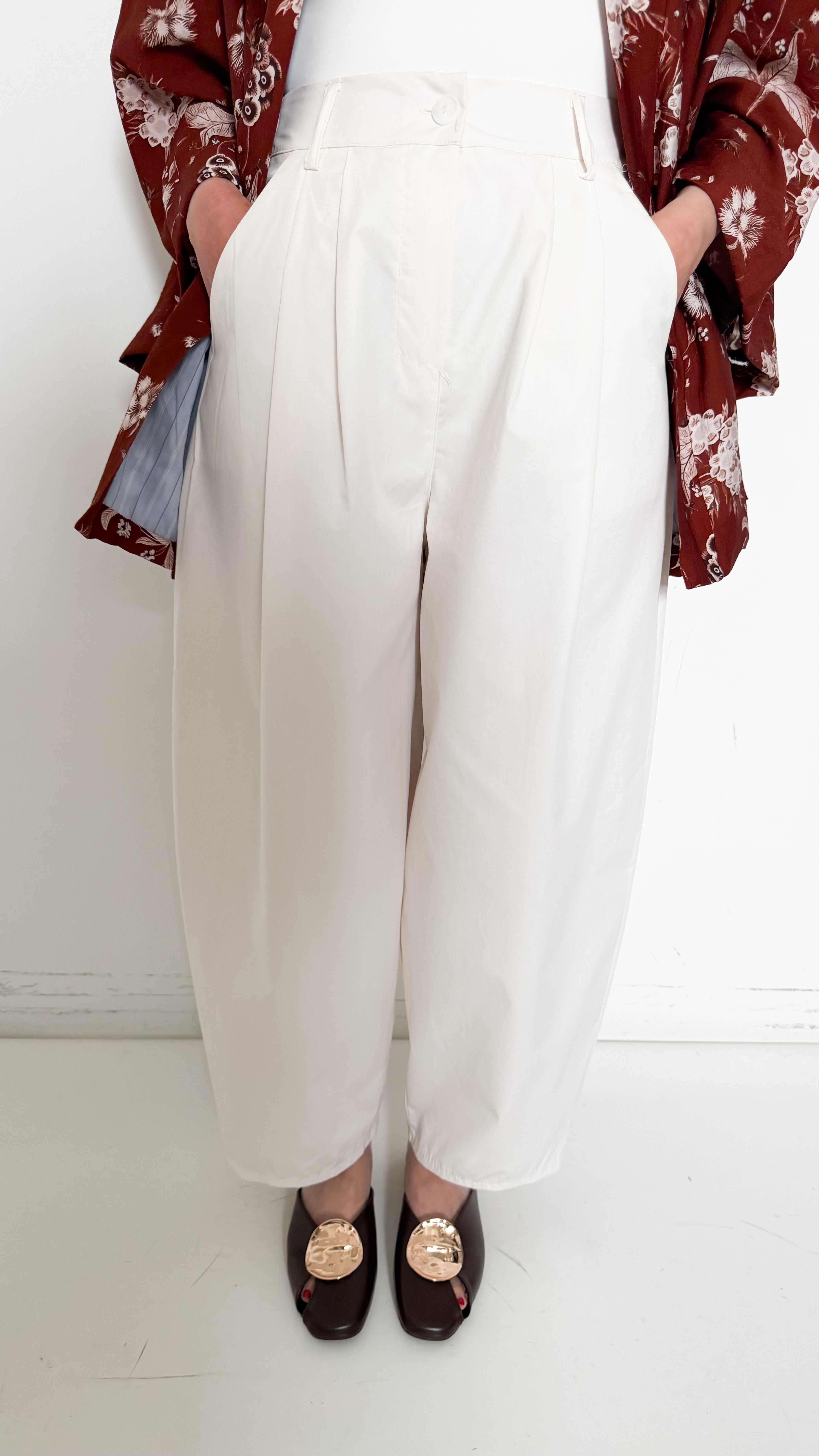 Pantaloni Bianchi Con Pinces