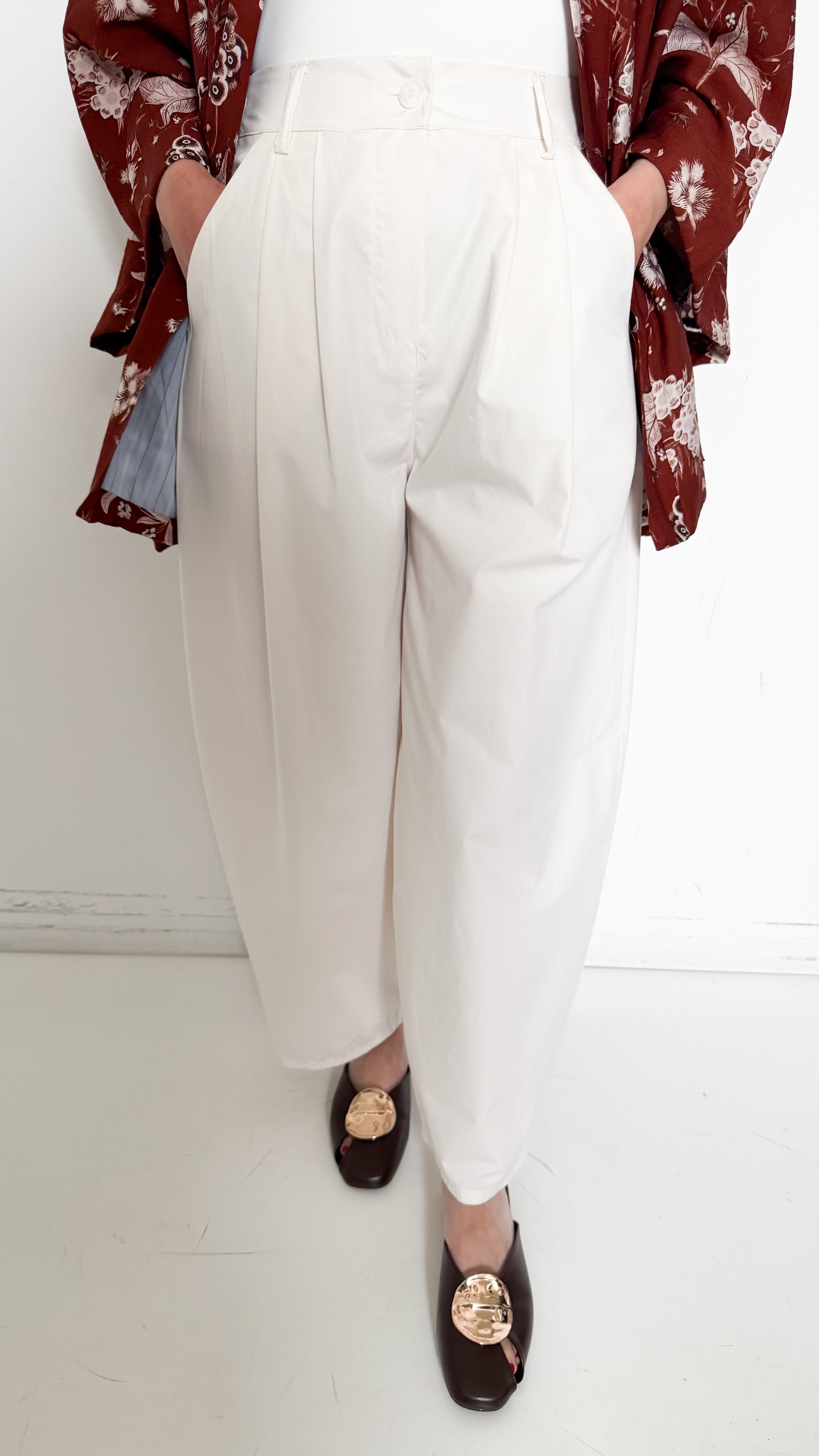 Pantaloni Bianchi Con Pinces