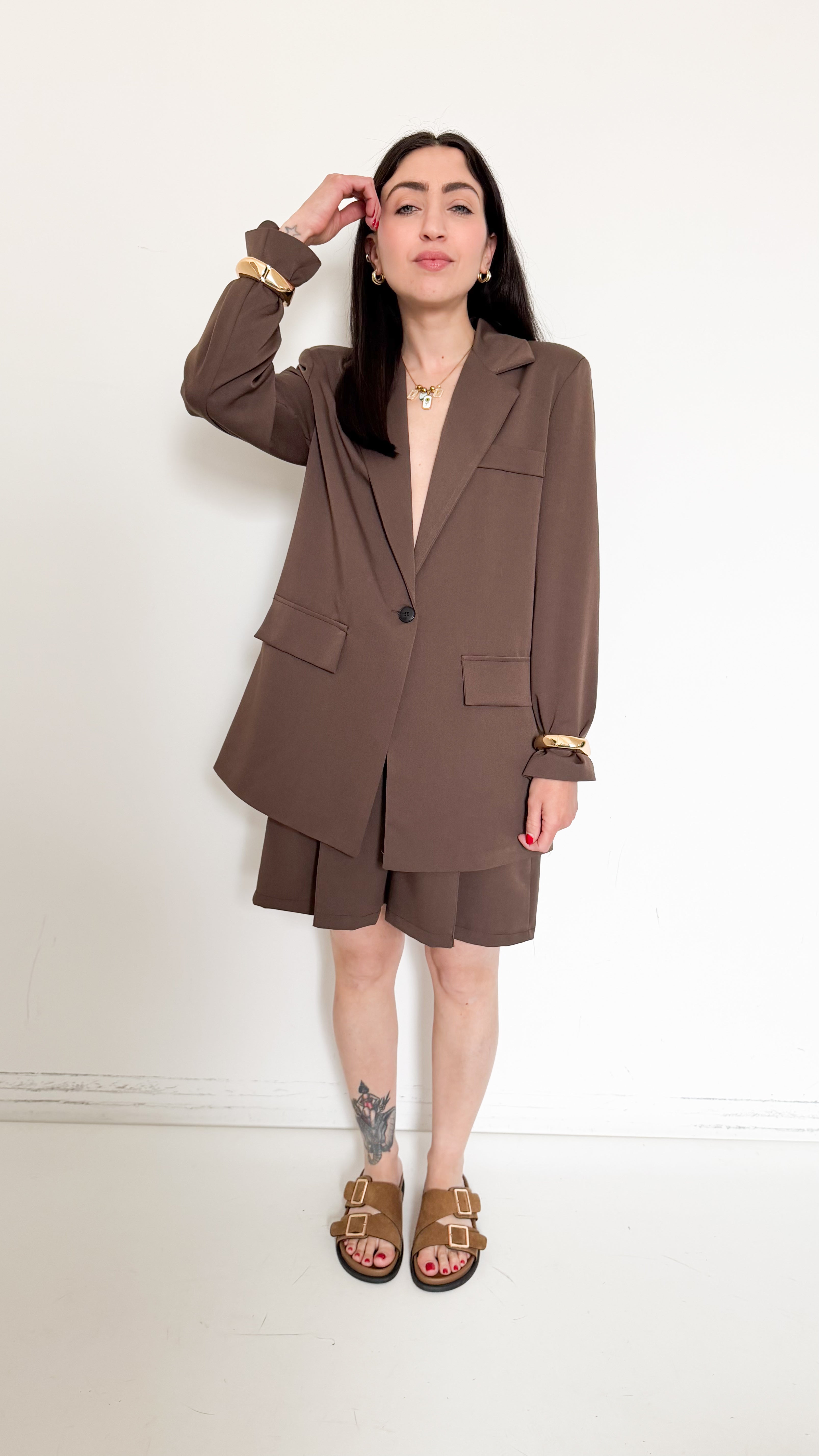 Tailleur Marrone Con Bermuda