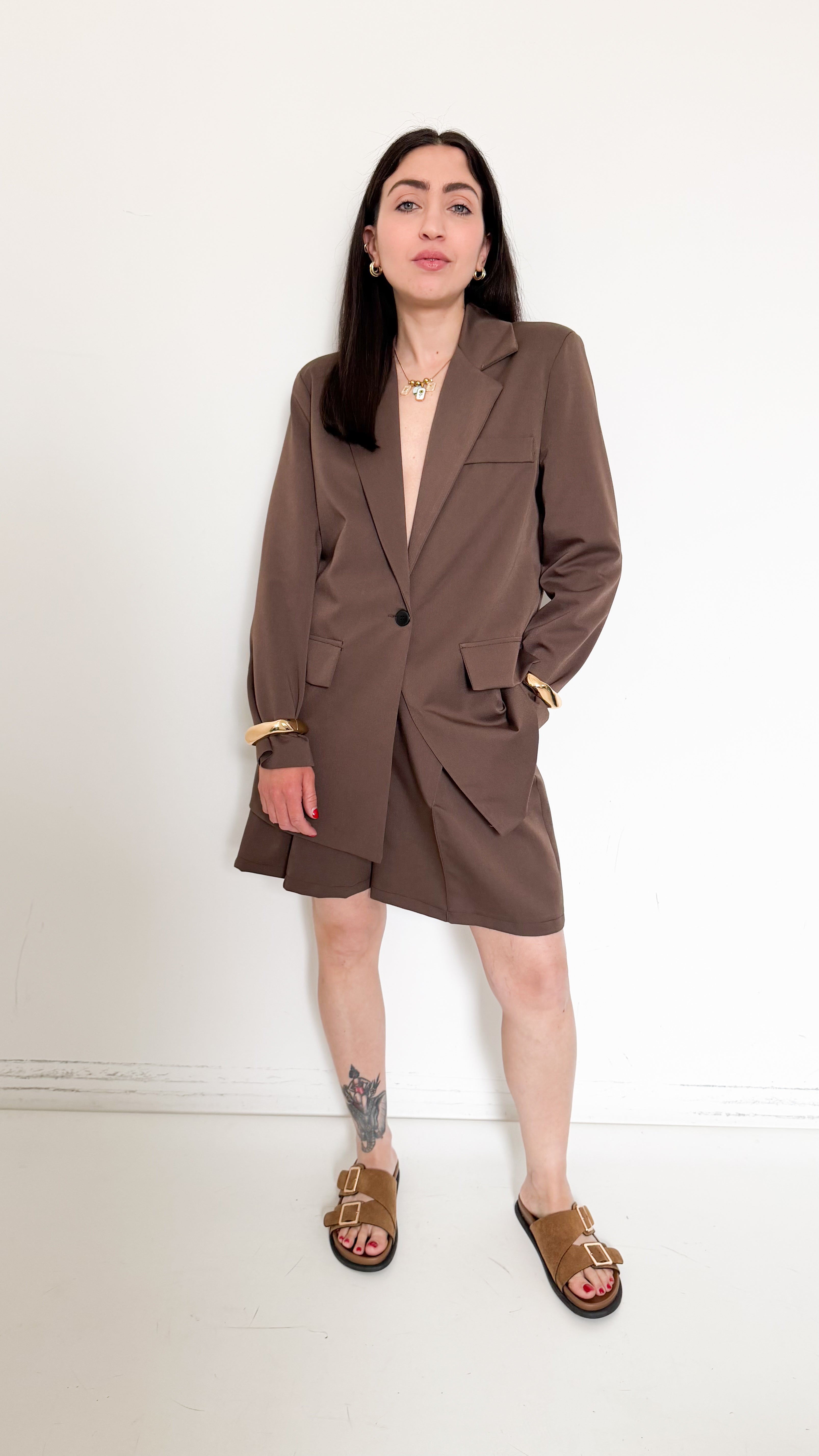 Tailleur Marrone Con Bermuda