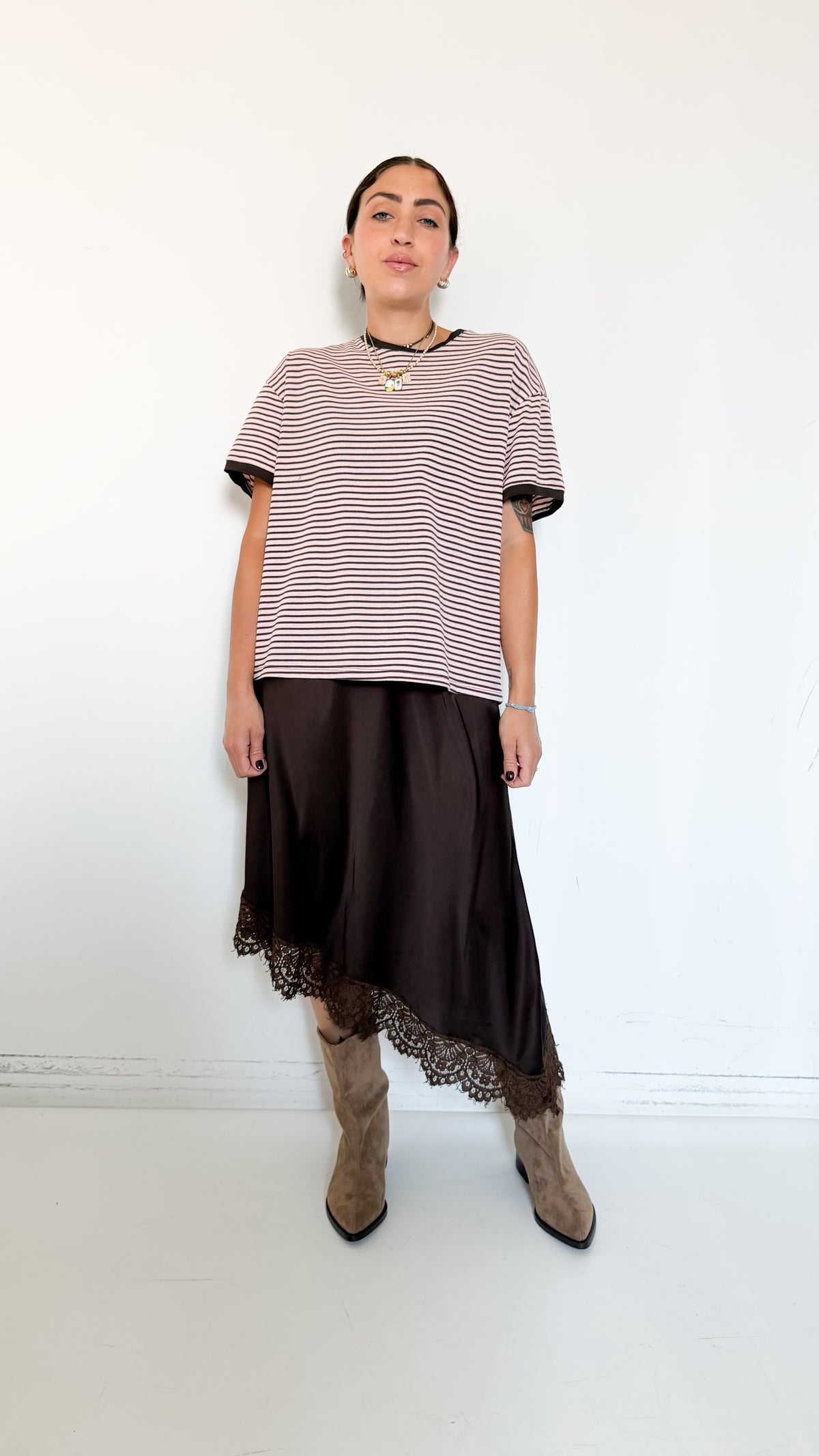 Gonna Marrone In Satin Con Pizzo