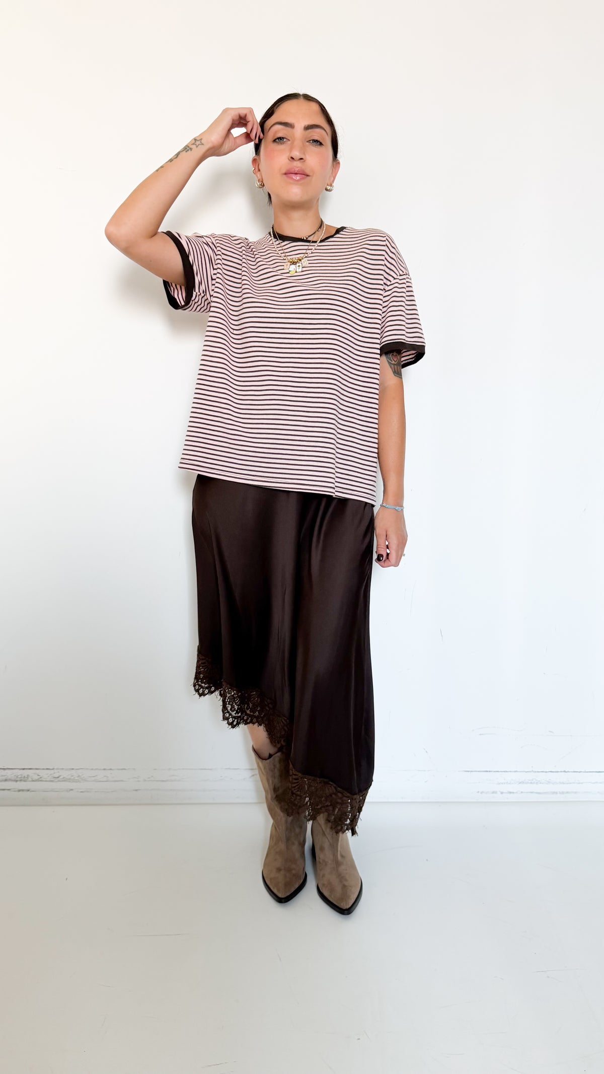 Gonna Marrone In Satin Con Pizzo