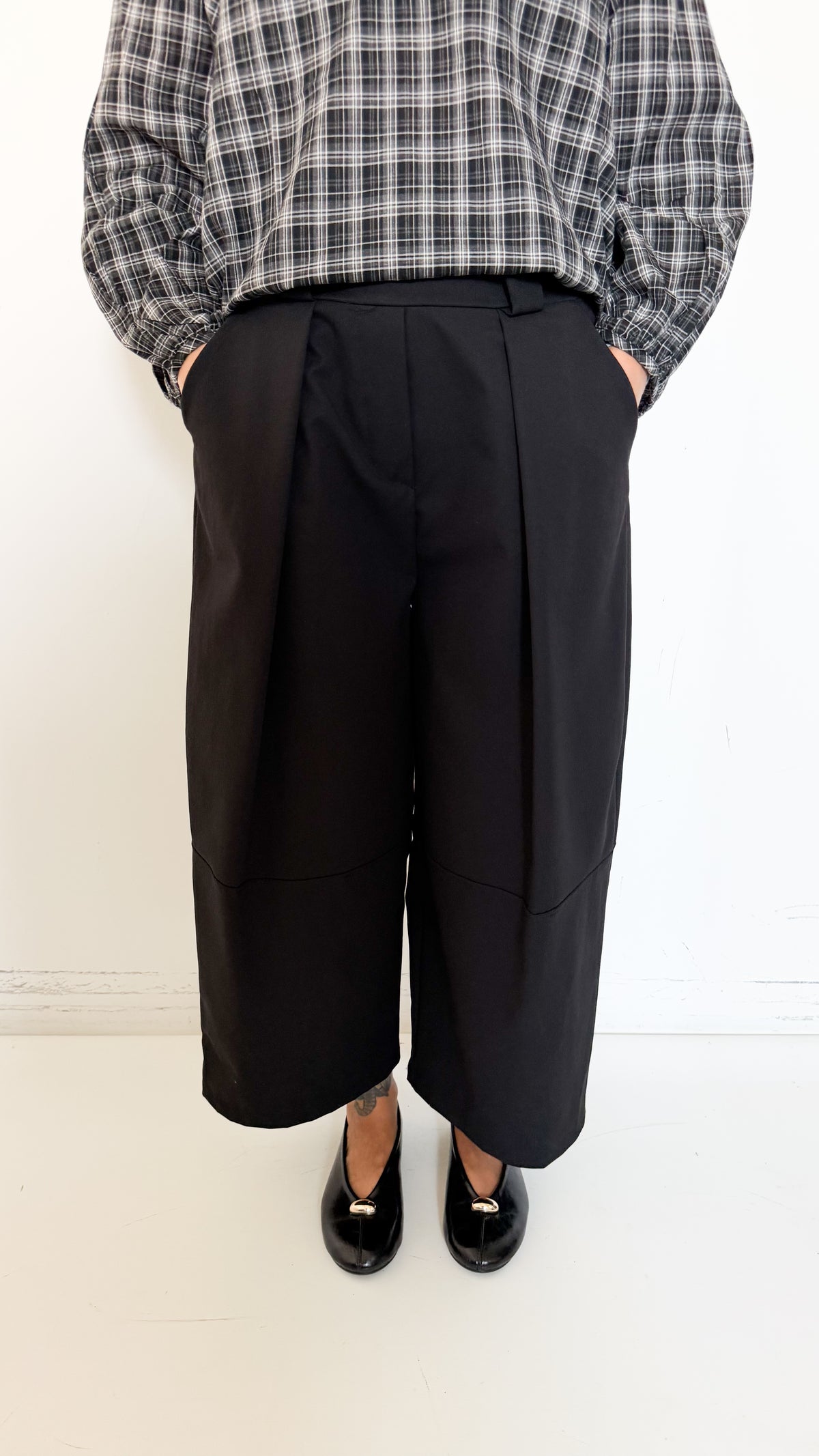 Pantaloni Neri Cropped Barrel